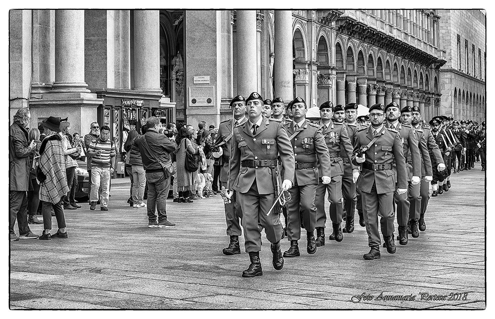 IV novembre: sfila l'esercito italiano in piazza Duomo