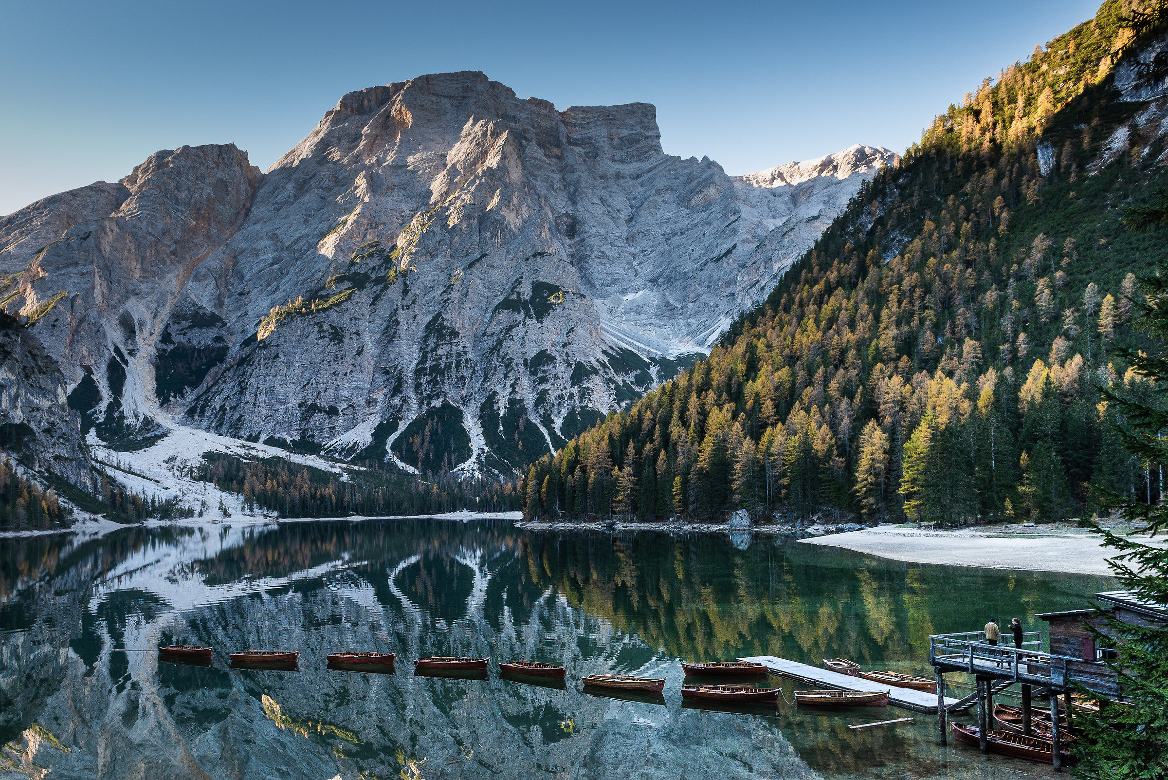 colori d'autunno sul lago di Braies