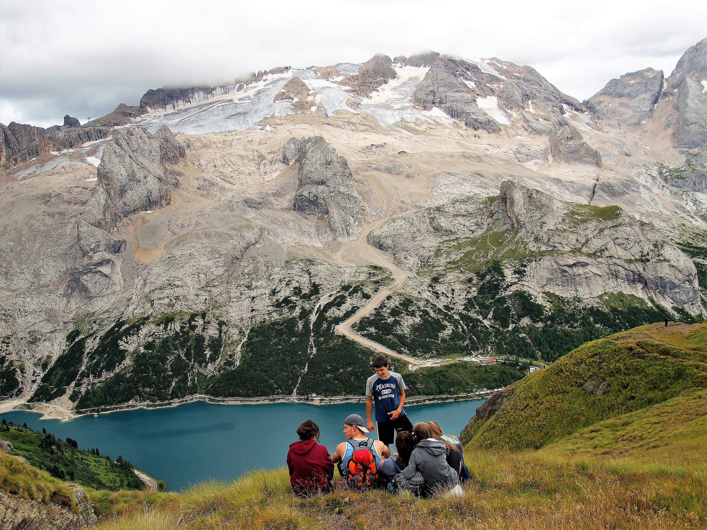 Singing an alpine chant in front of the Marmolada