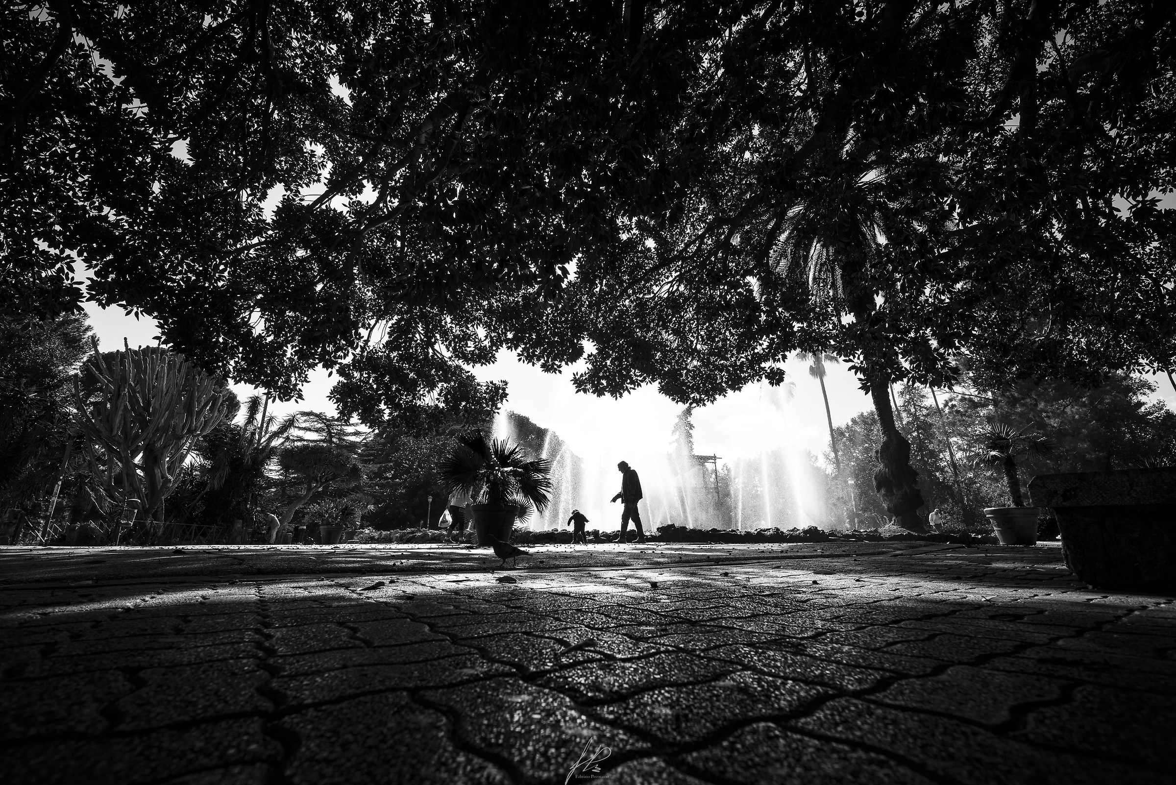 The grandfather and the little girl