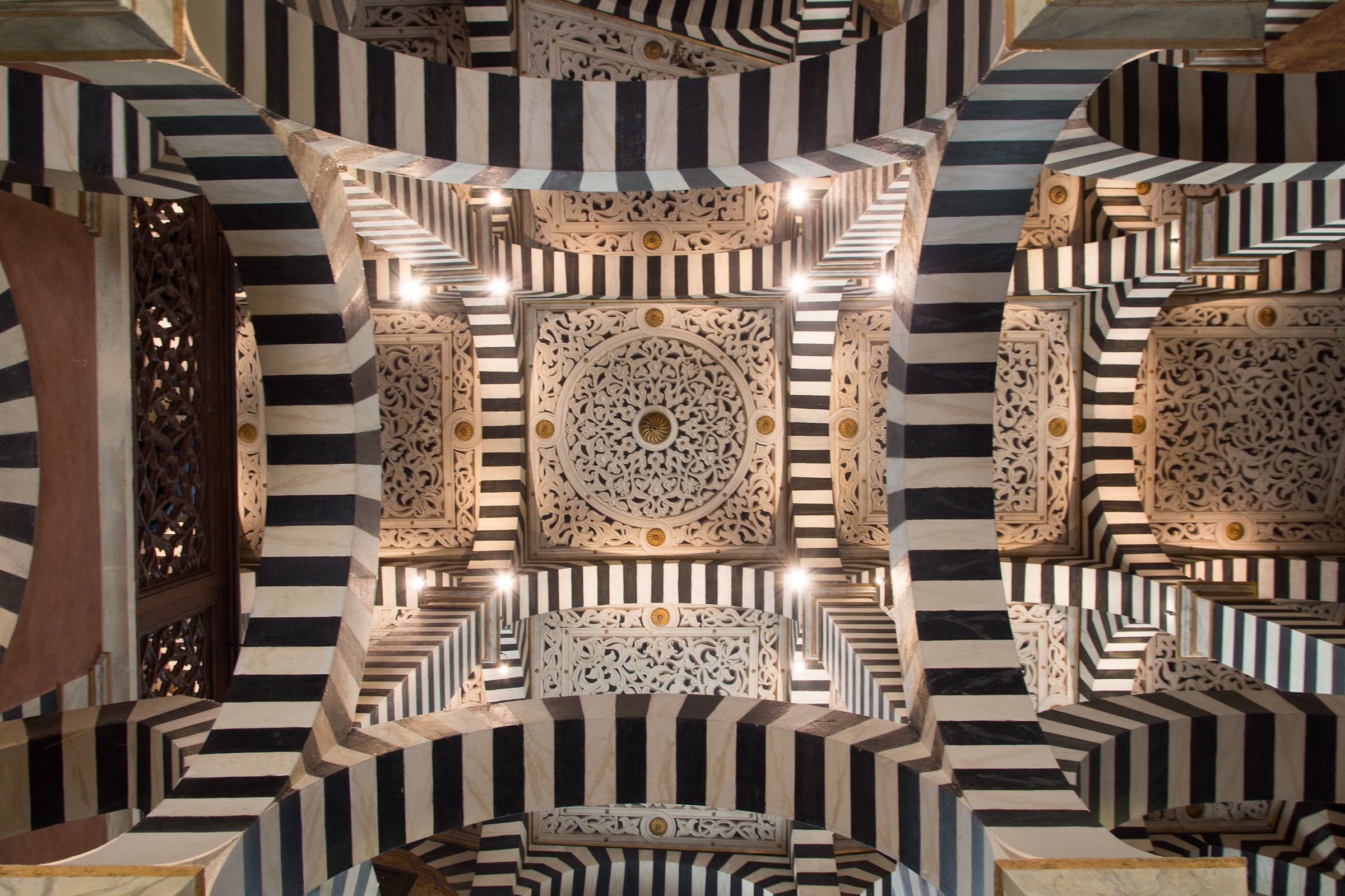 The ceiling that pretended to have the exhibition