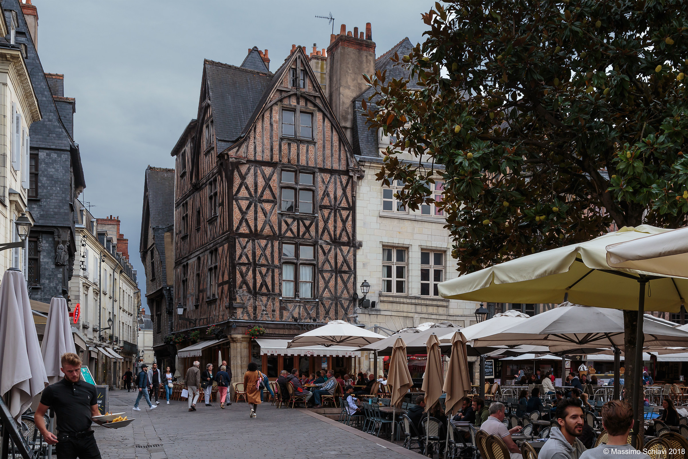 Happy hour in Tours.