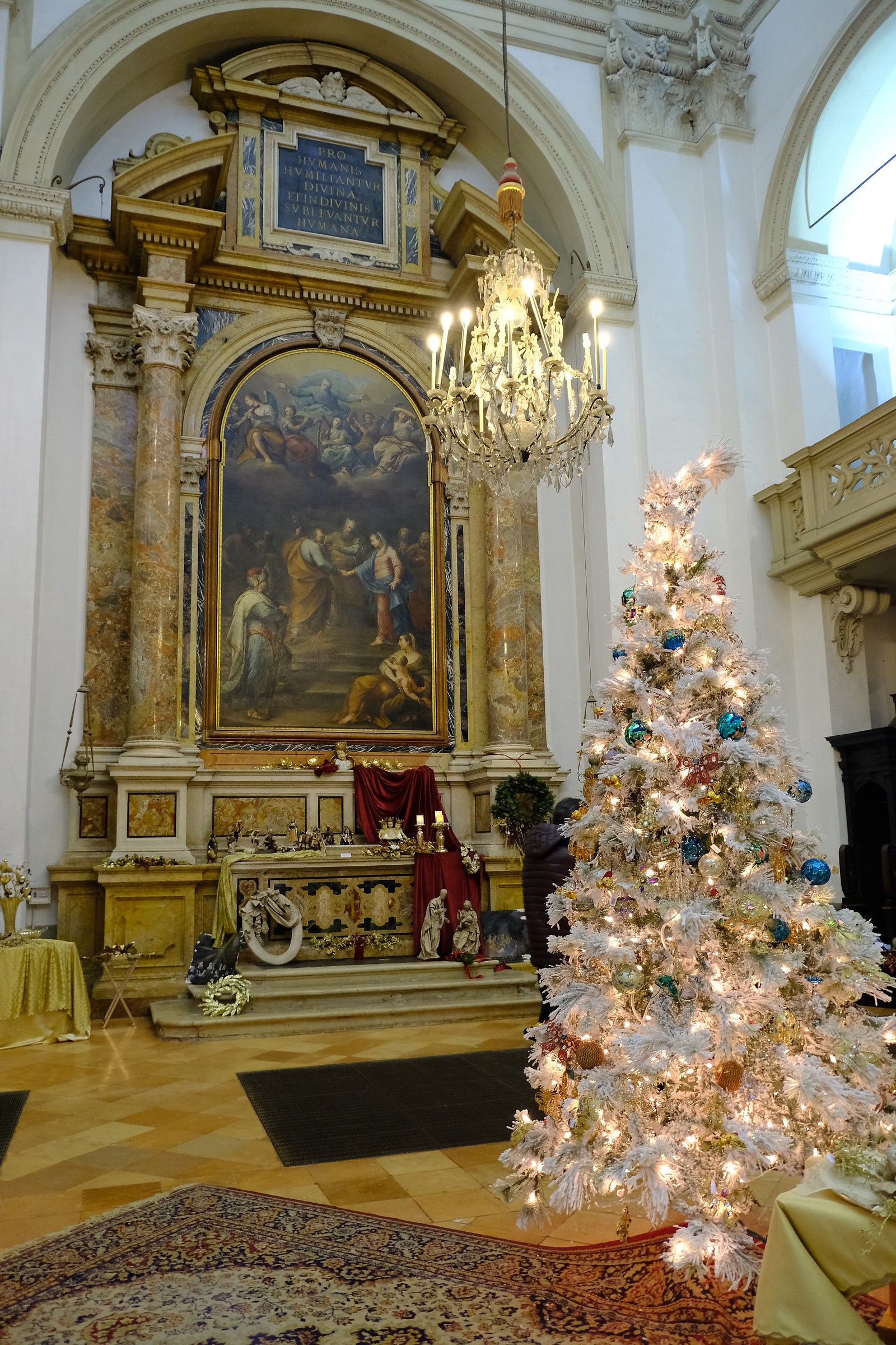 In Modena is already Christmas