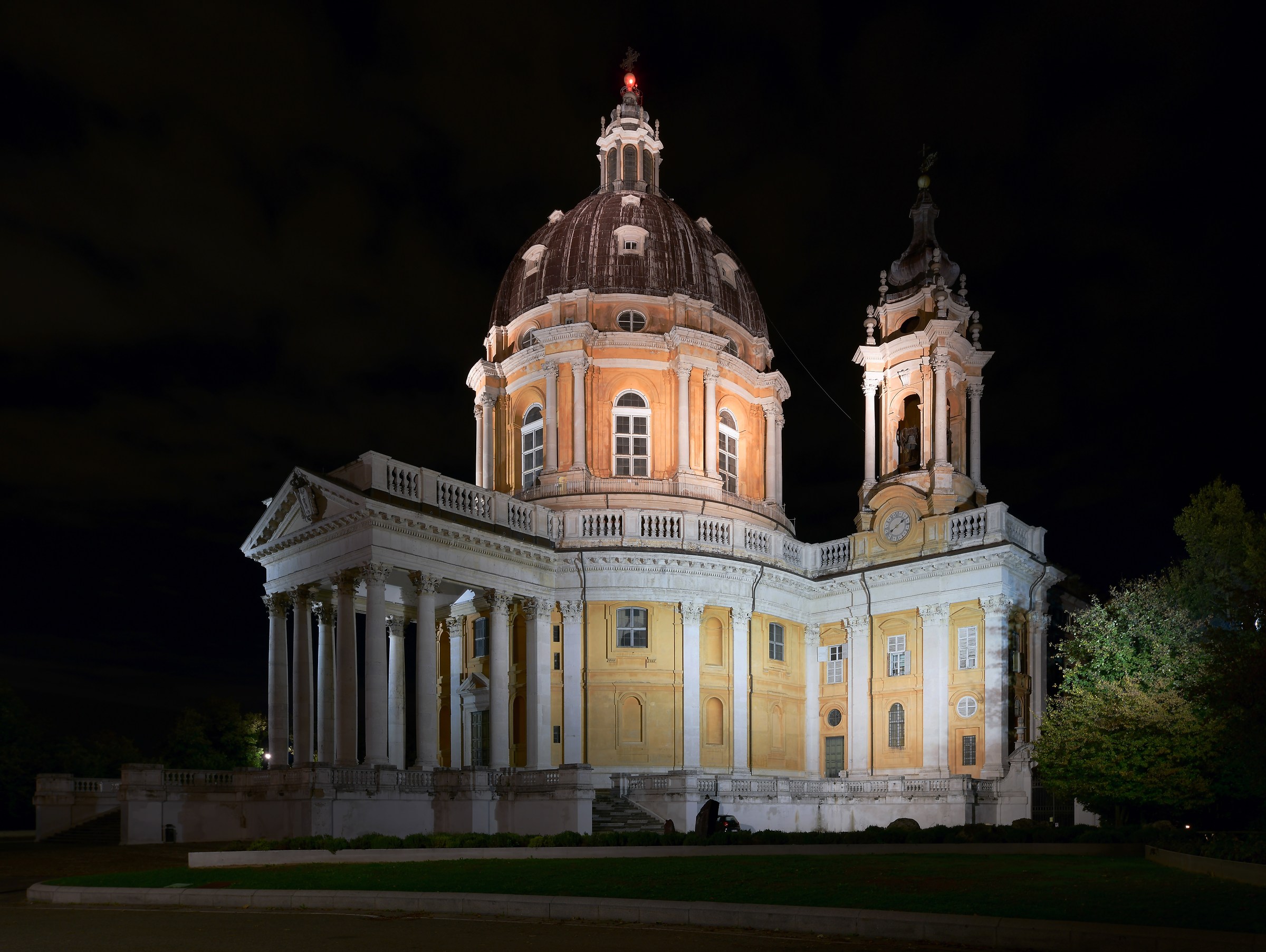 Basilica di Superga di notte