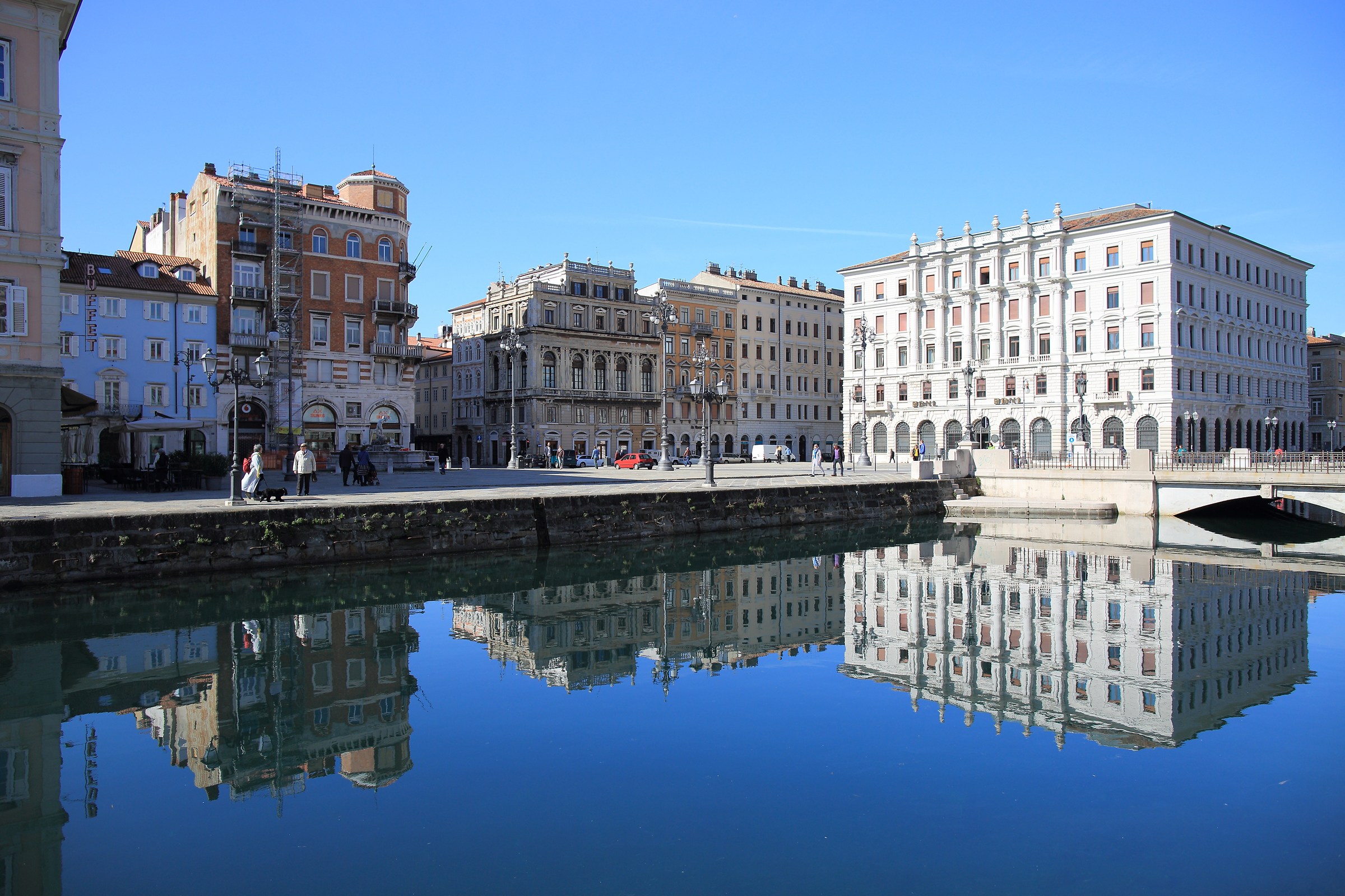 Trieste - Piazza del Ponte Rosso