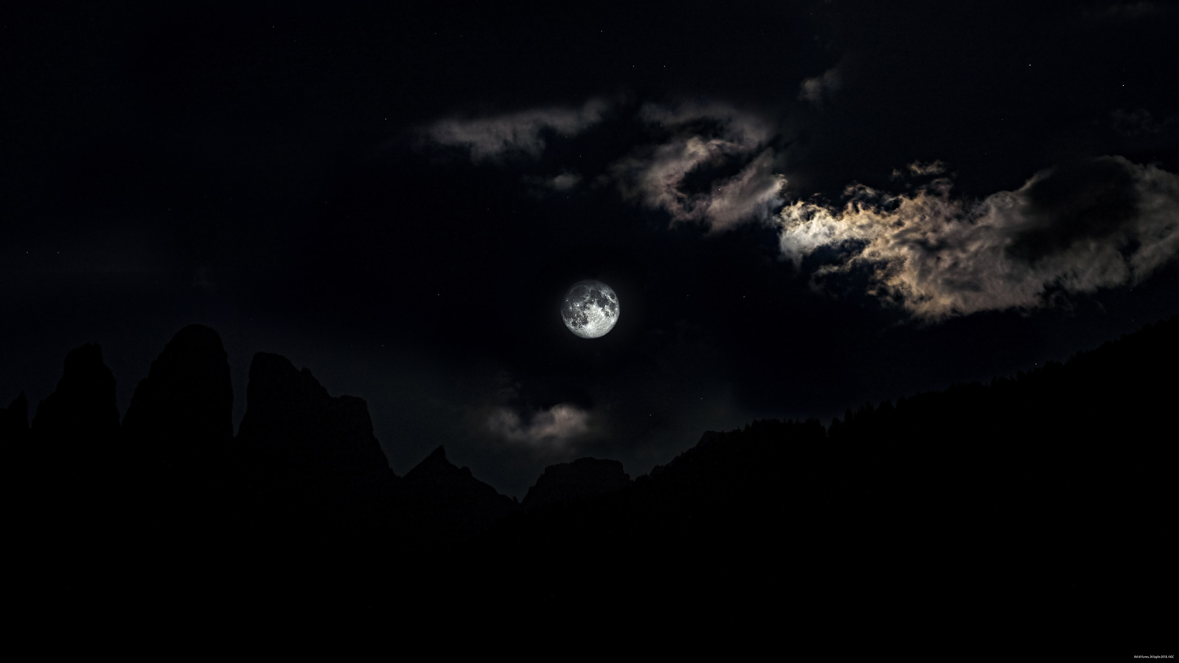 Moon in Val di Funes