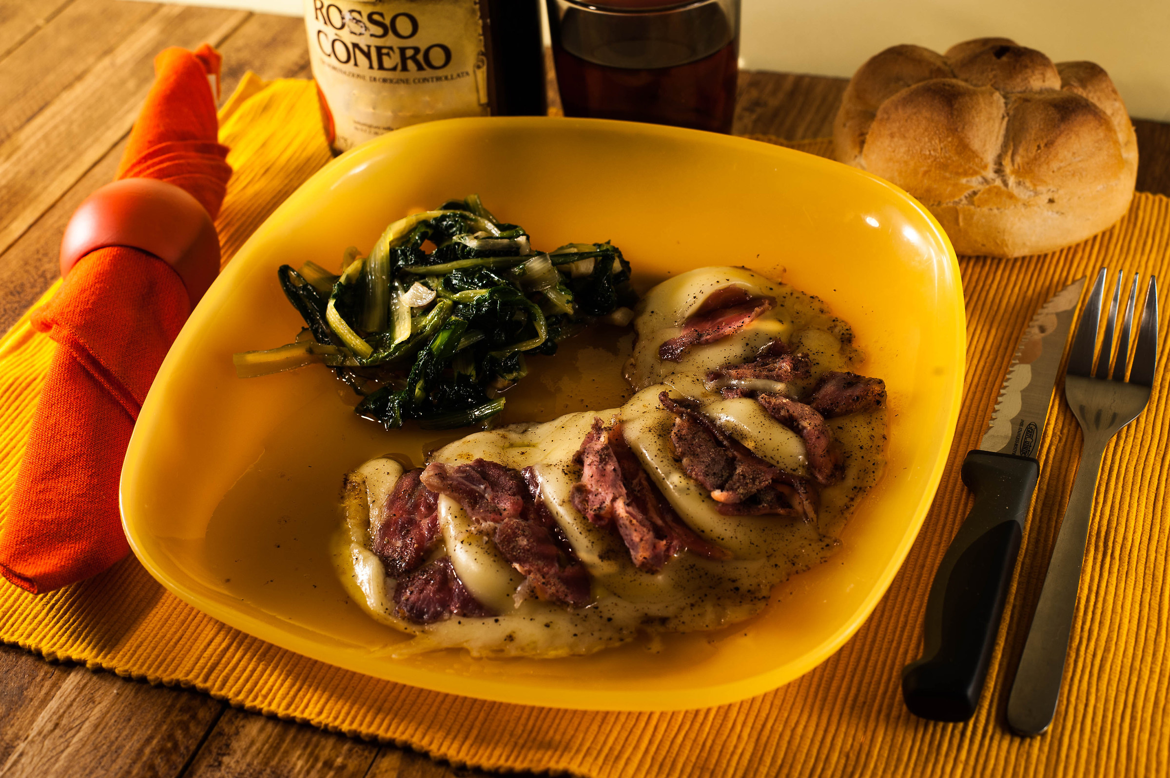 Scamorza and prosciutto with chicory, pan-fried