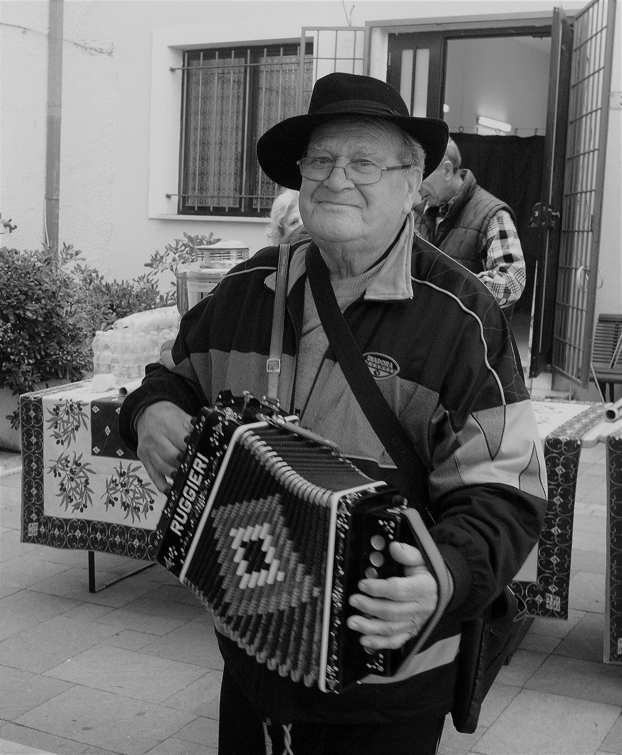 Giacinto. The organ player