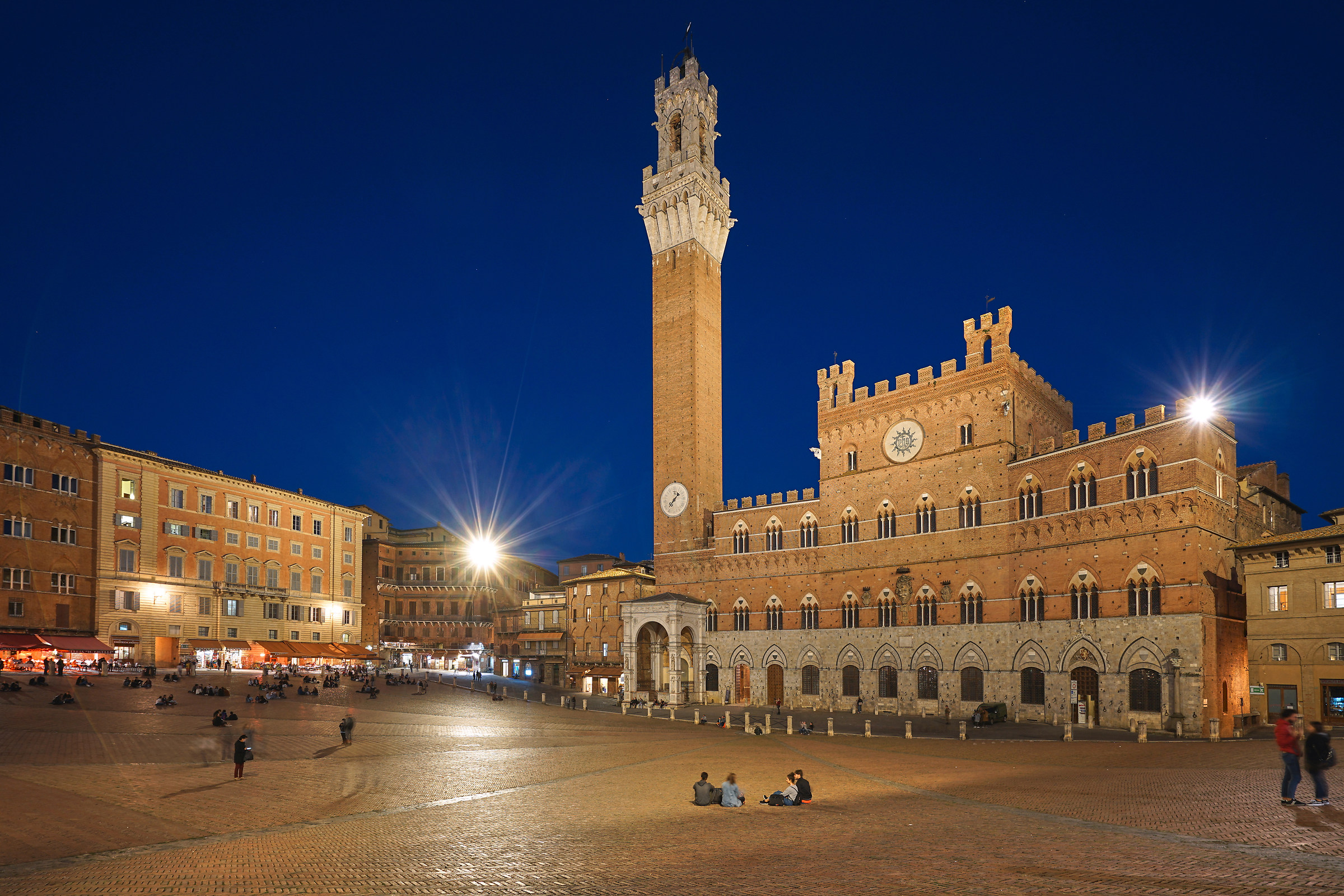 Piazza del campo ora blu