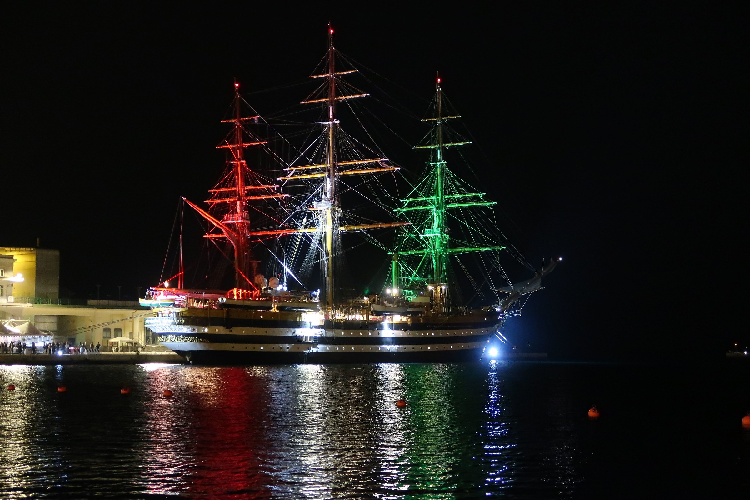 Amerigo Vespucci di sera