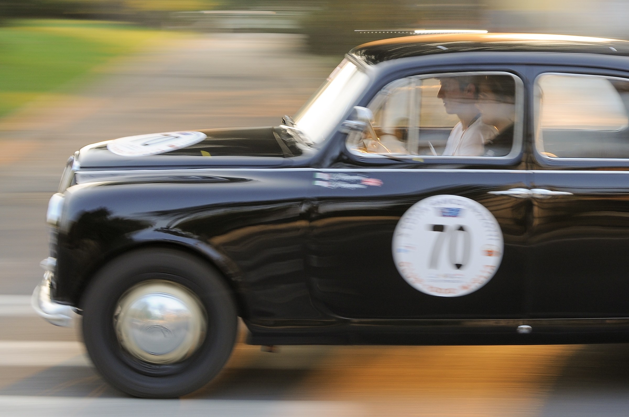 Auto storica al tramonto