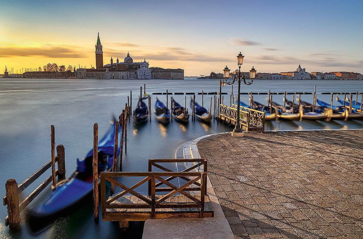 The first lights in Venice