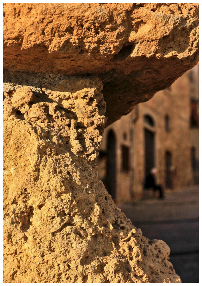 Attraverso una cornice di ... tufo - Volterra