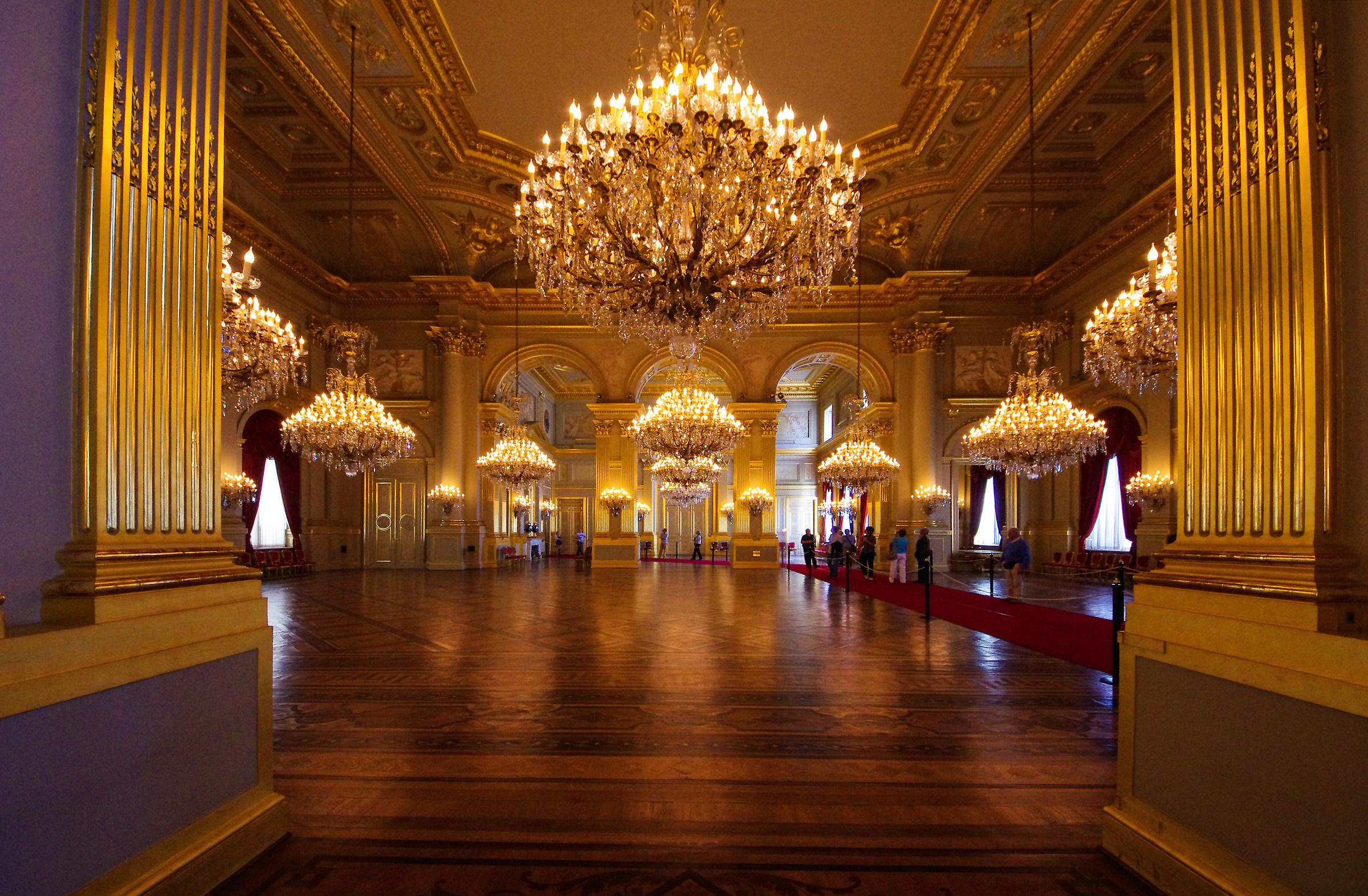 Reggia di Bruxell - salone delle feste