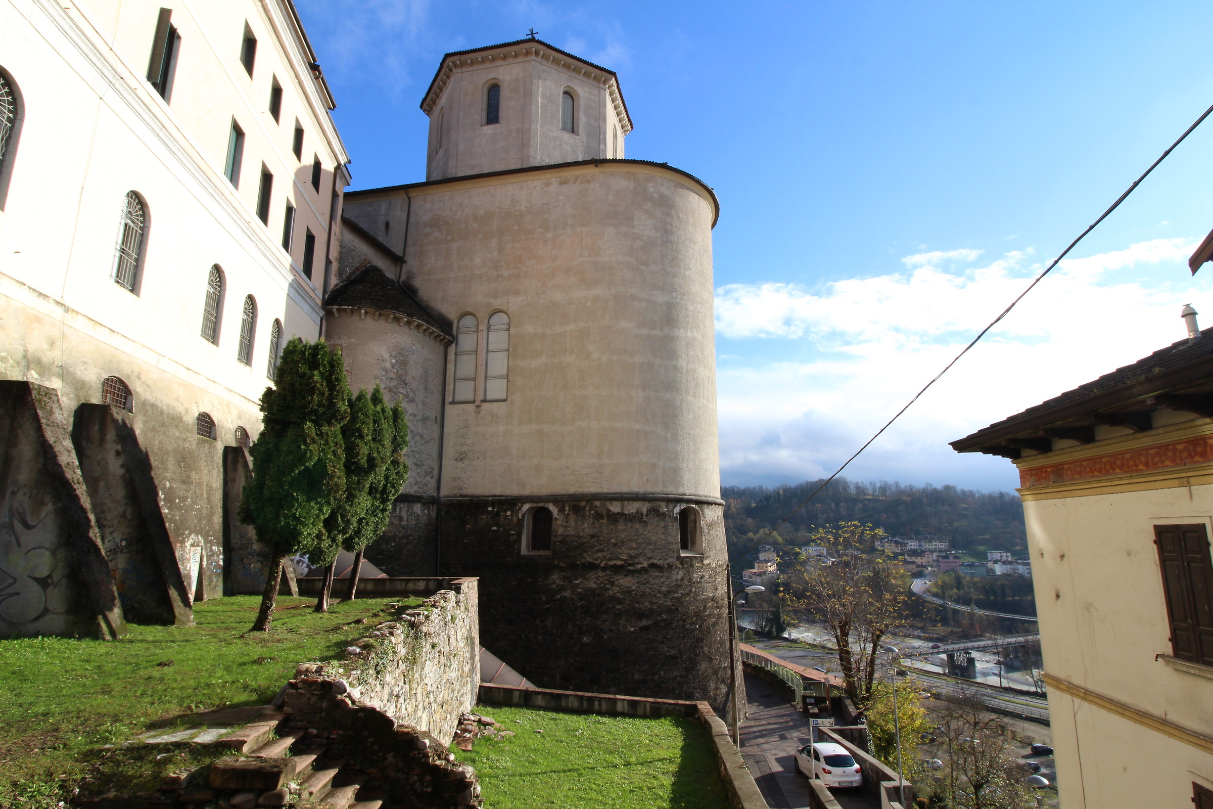 Abside del Duomo di Belluno sovrastante il Piave