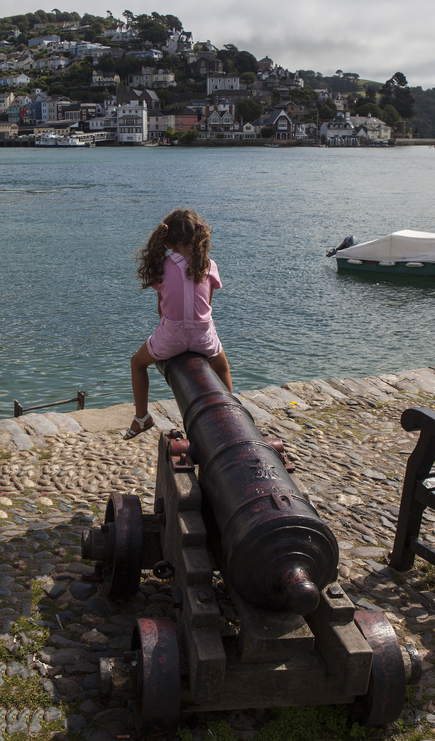 a cosa servono i cannoni...., Porto di Dartmouth