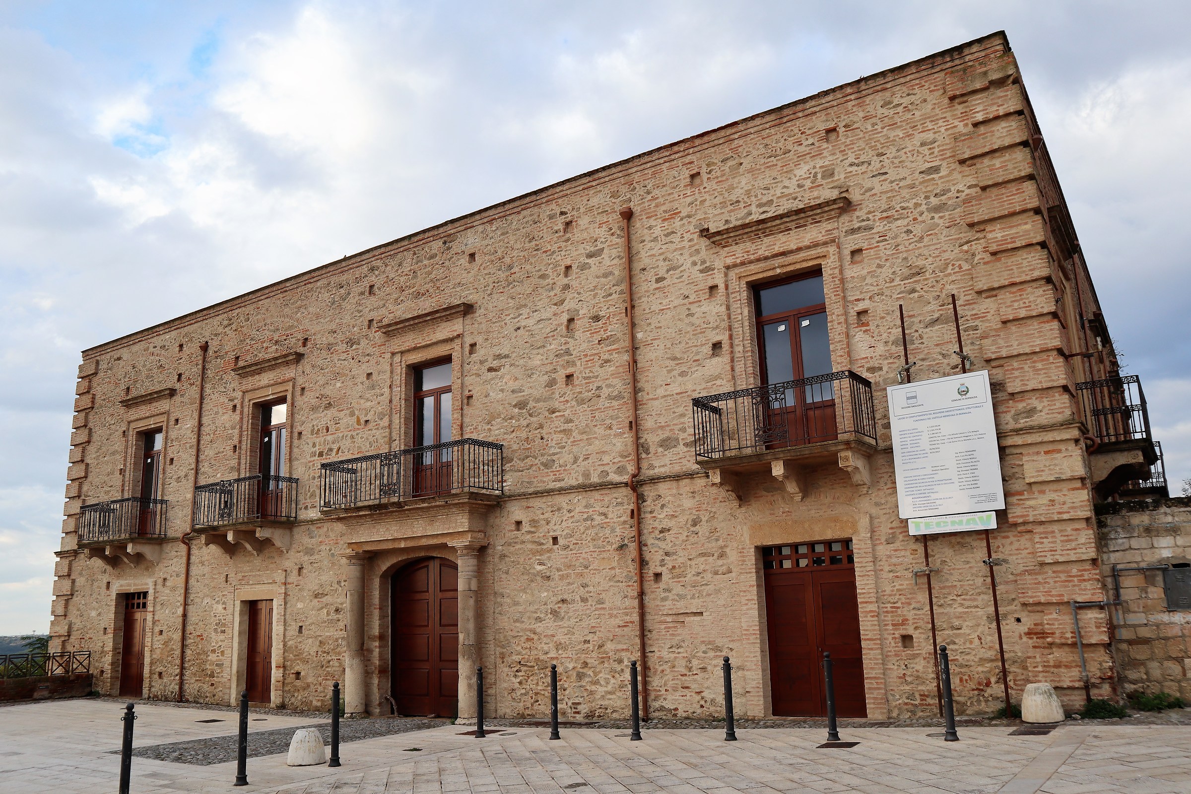 Bernalda - Ingresso principale del Castello