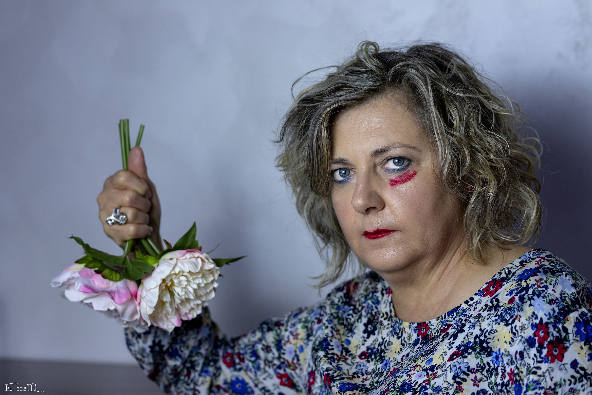 Quri fake flowers along with your violence.