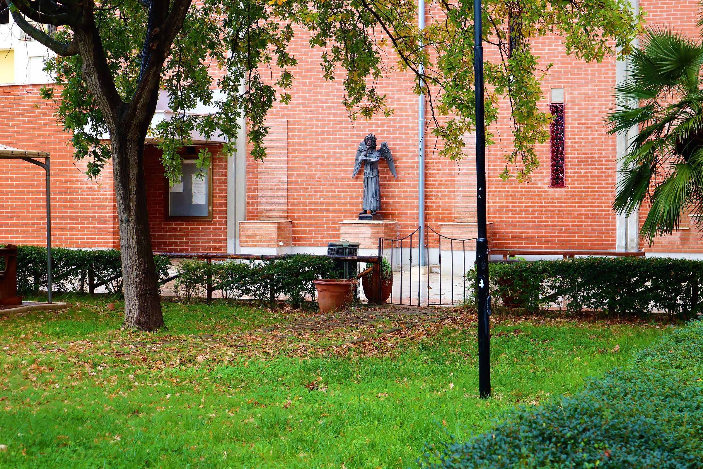 Nei pressi della Chiesa Mater Ecclesiae