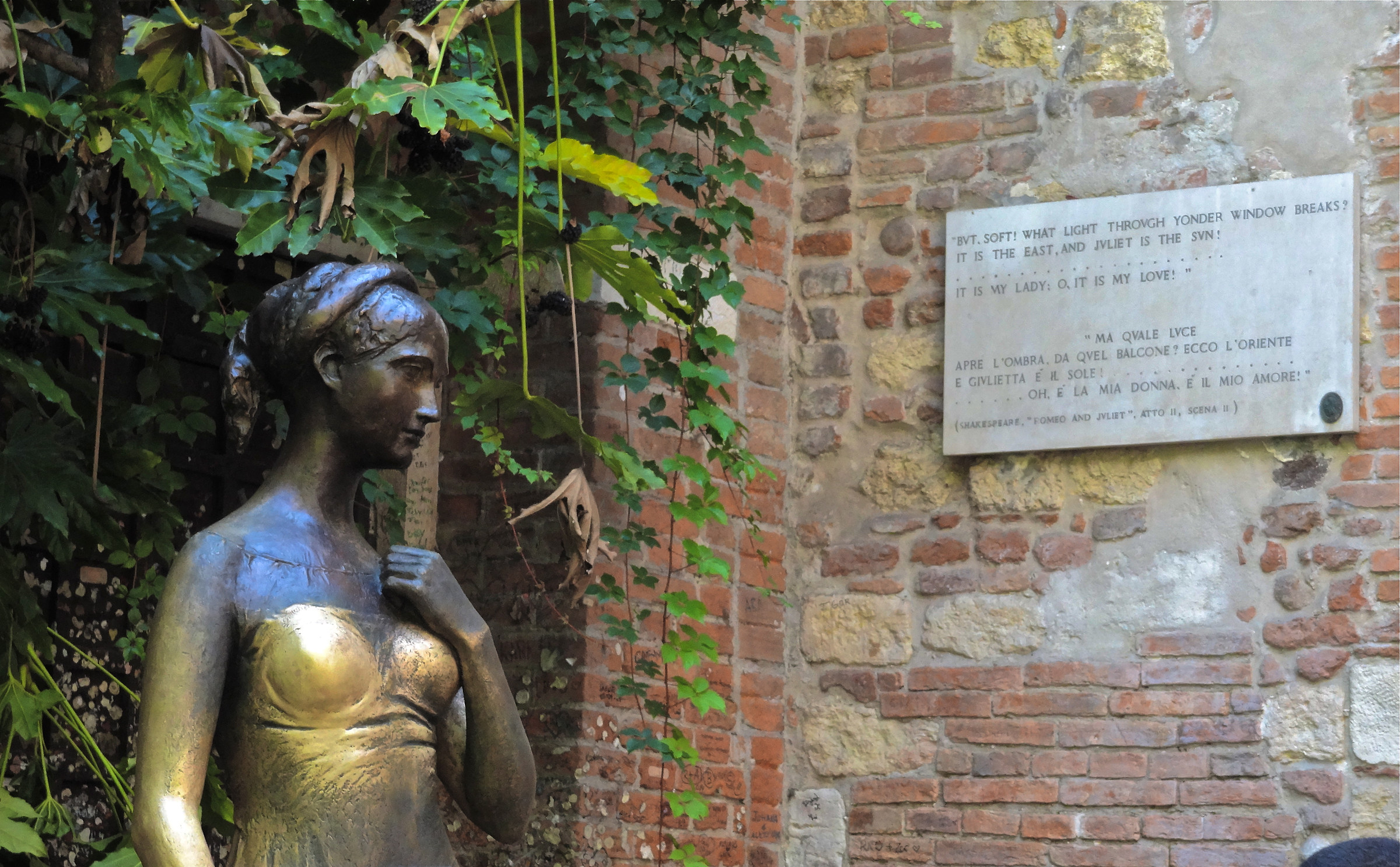 Verona-Statue of Lucia