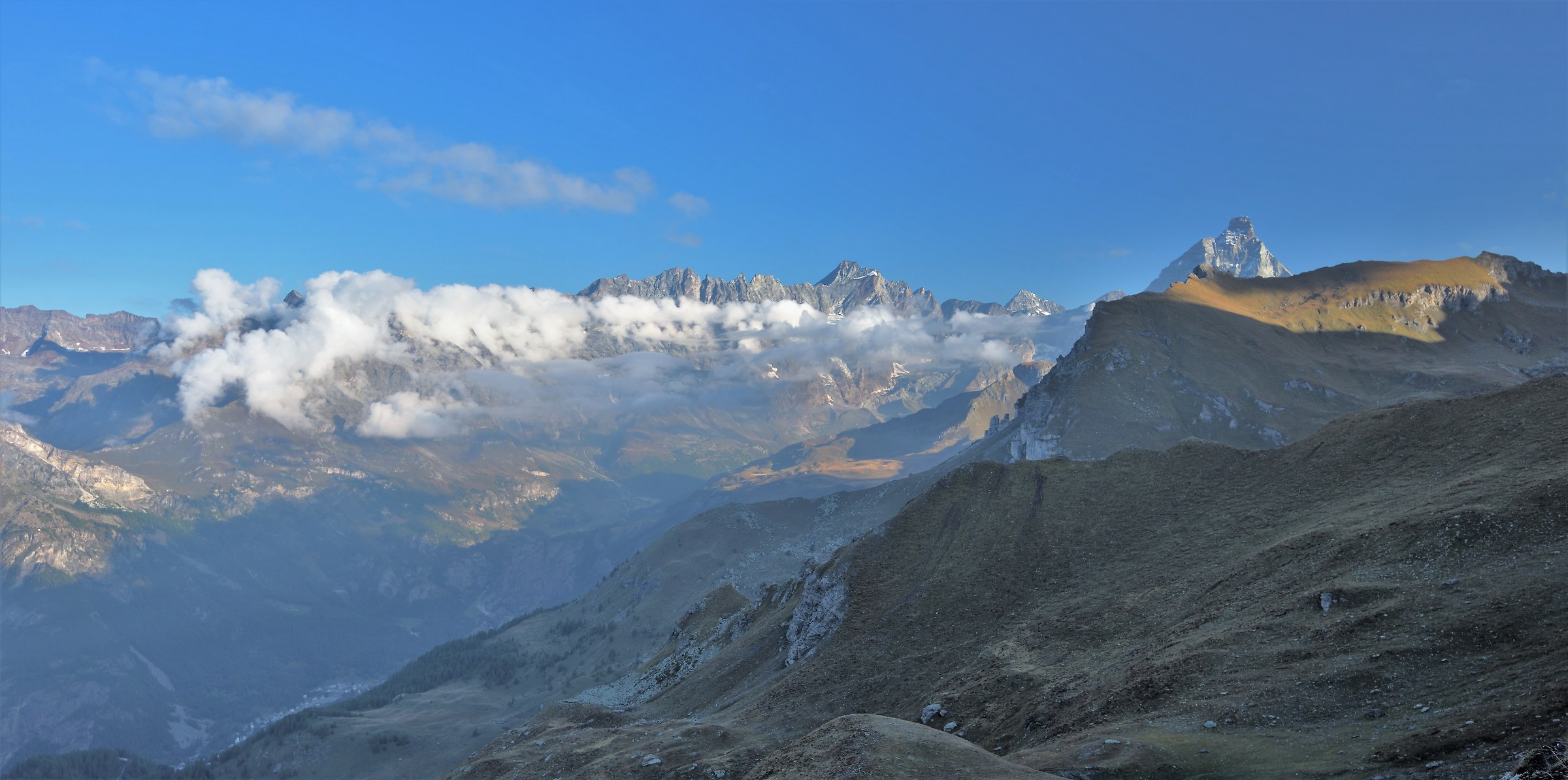 A DS the Becca d'aran with the Matterhorn popping