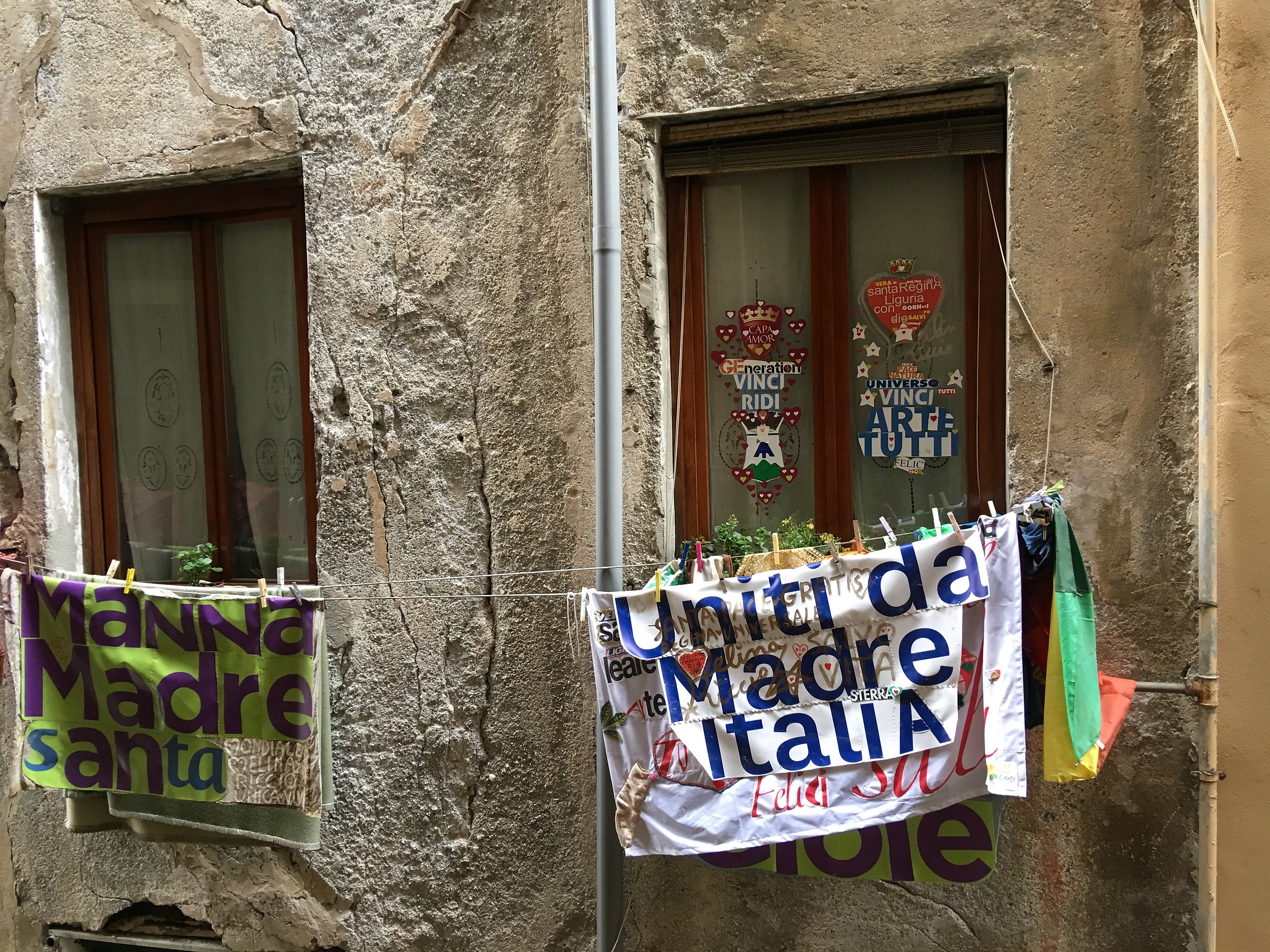 La finestra decorata di Melina Riccio