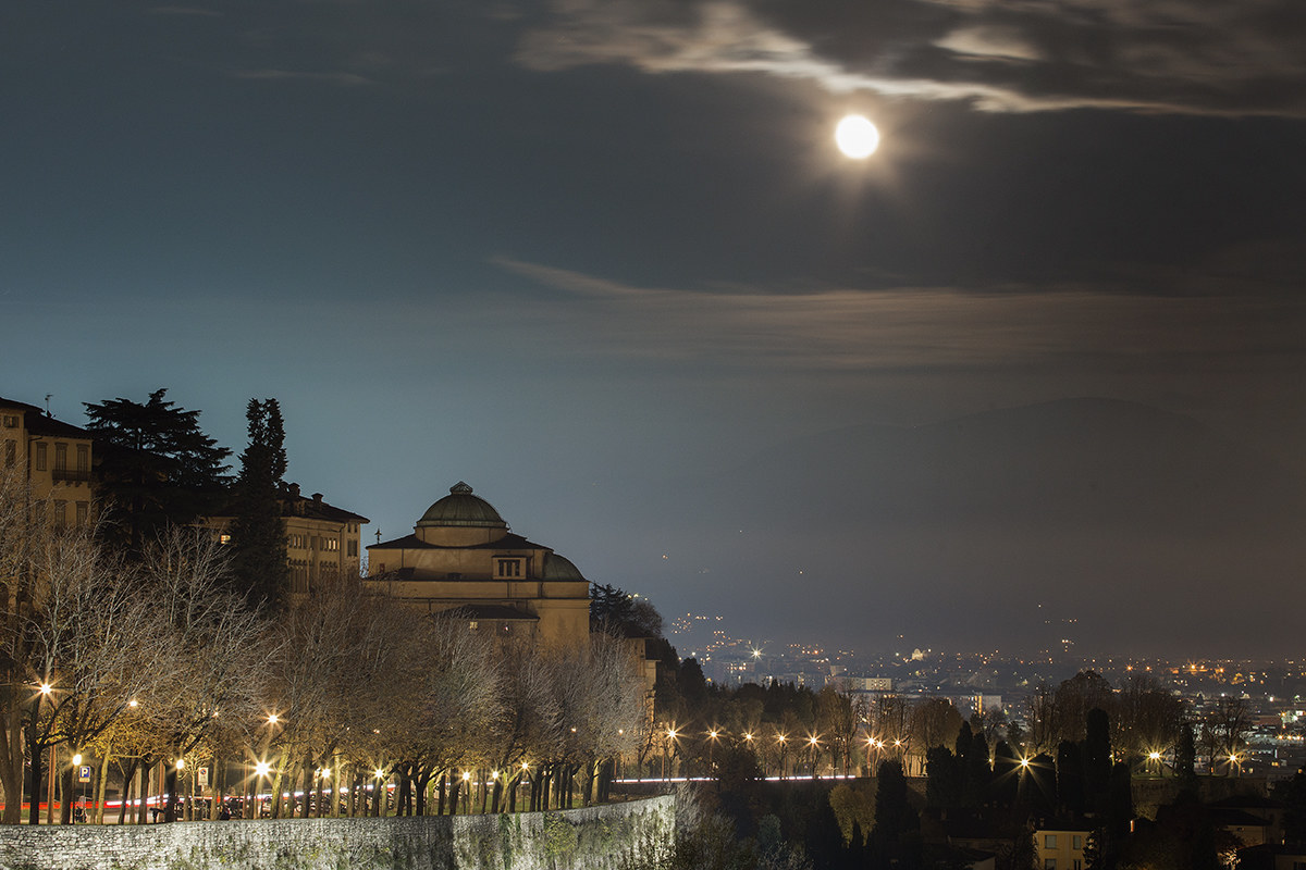 Lights on the Walls (Bg Alta)