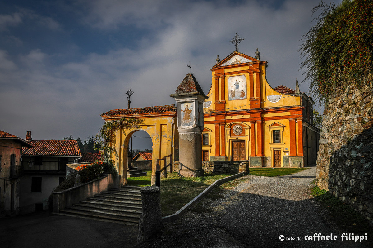 Tramonto sulla chiesa dei SS. Giovanni Battista e Secon