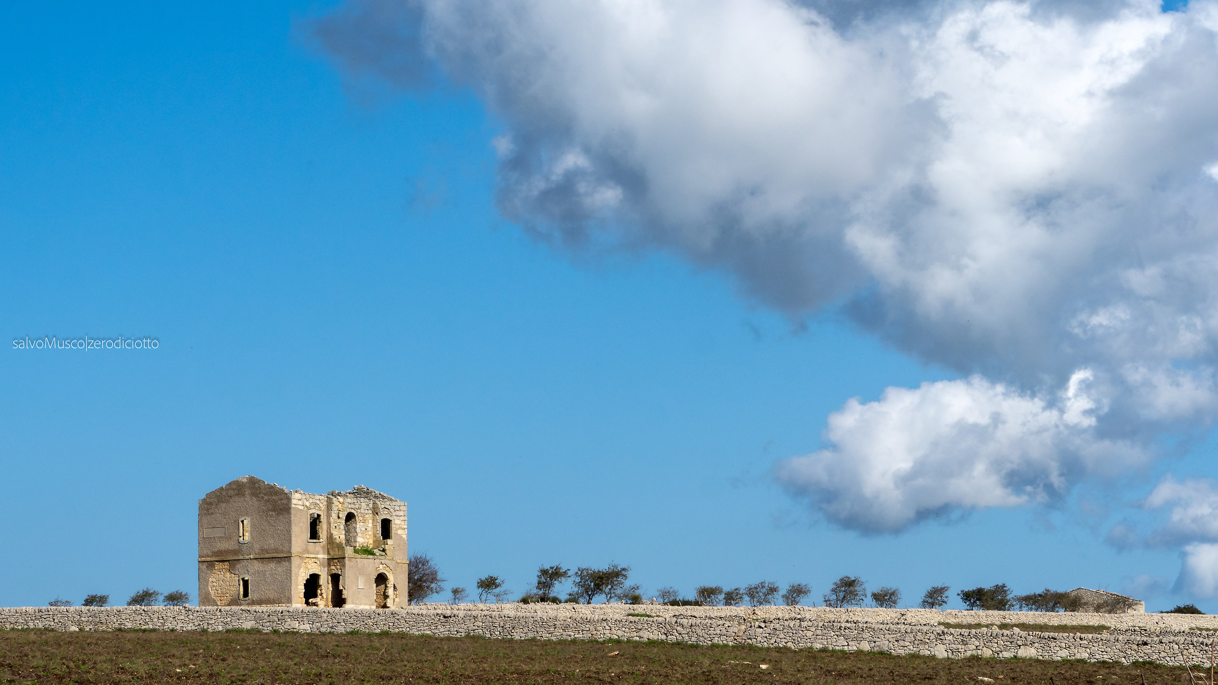 Rovine rurali sulla Statale Ragusa Chiaramonte