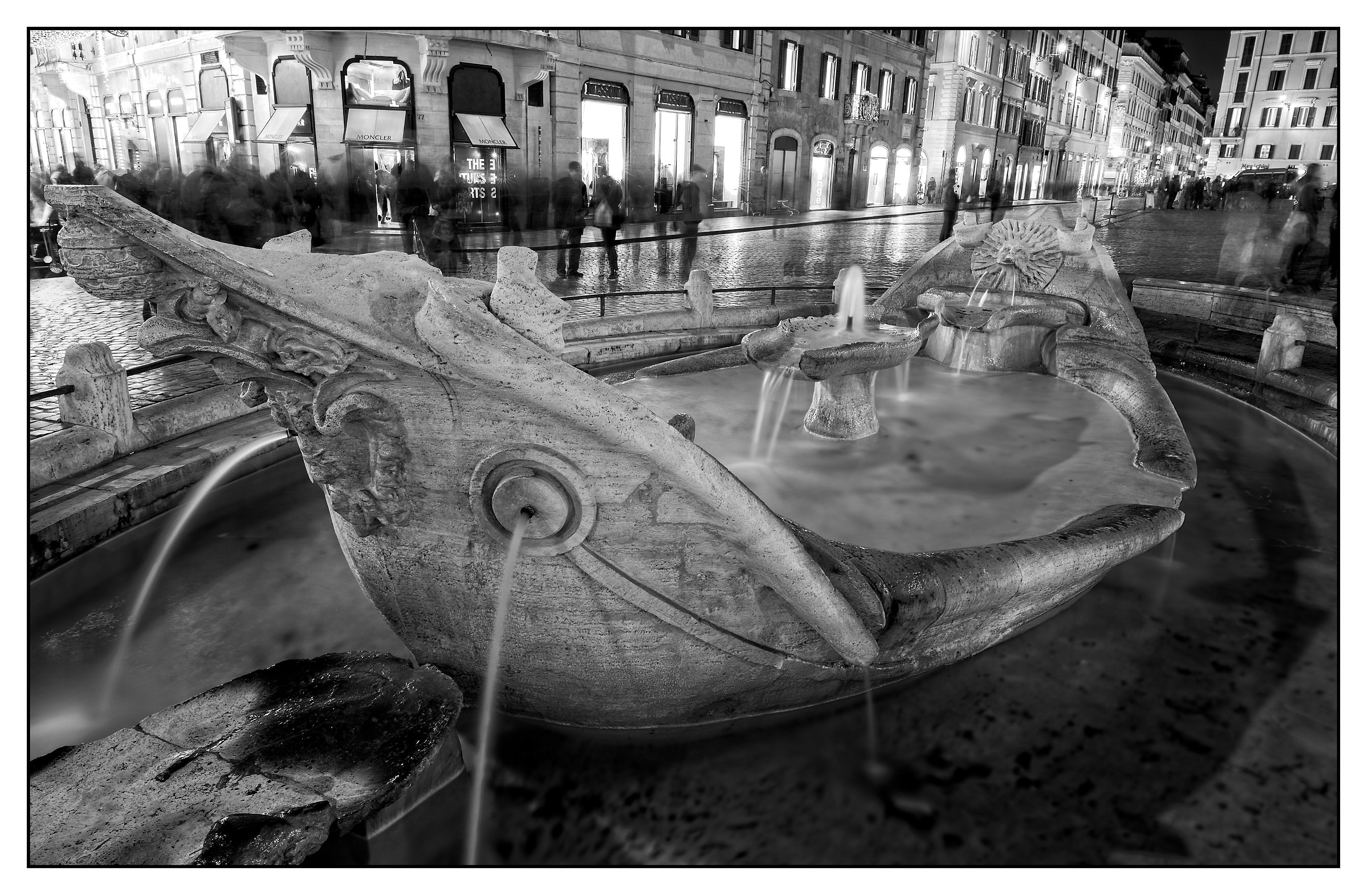 La Barcaccia con fantasmi