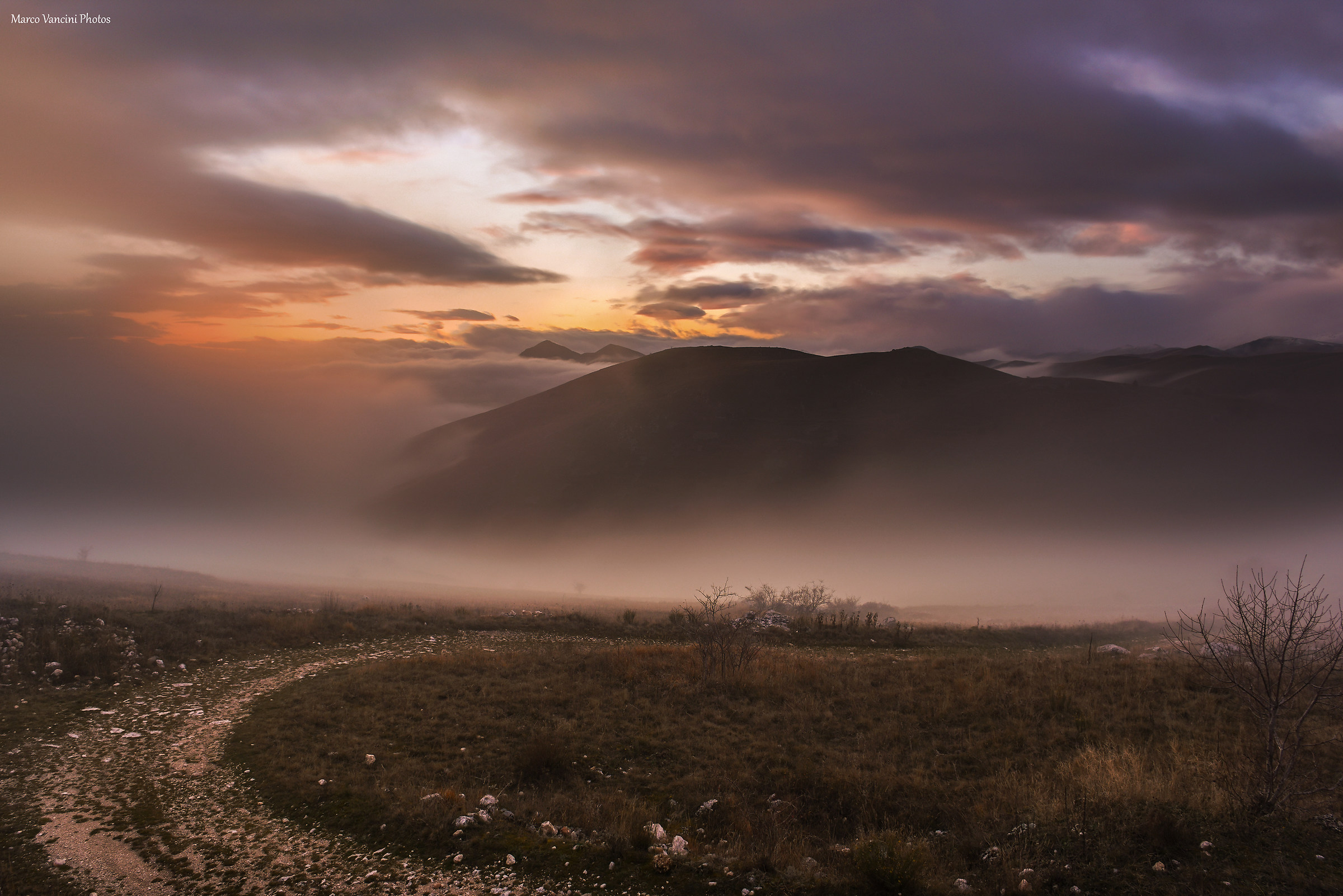 Tramonto nella nebbia
