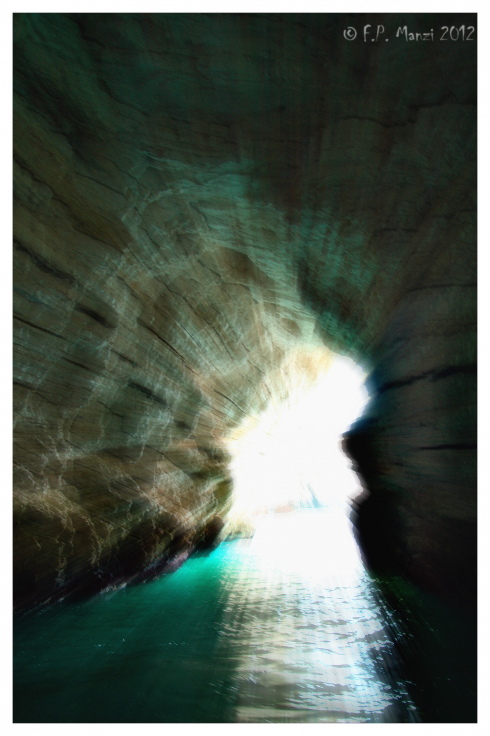 La luce oltre il buio nelle grotte di Vieste