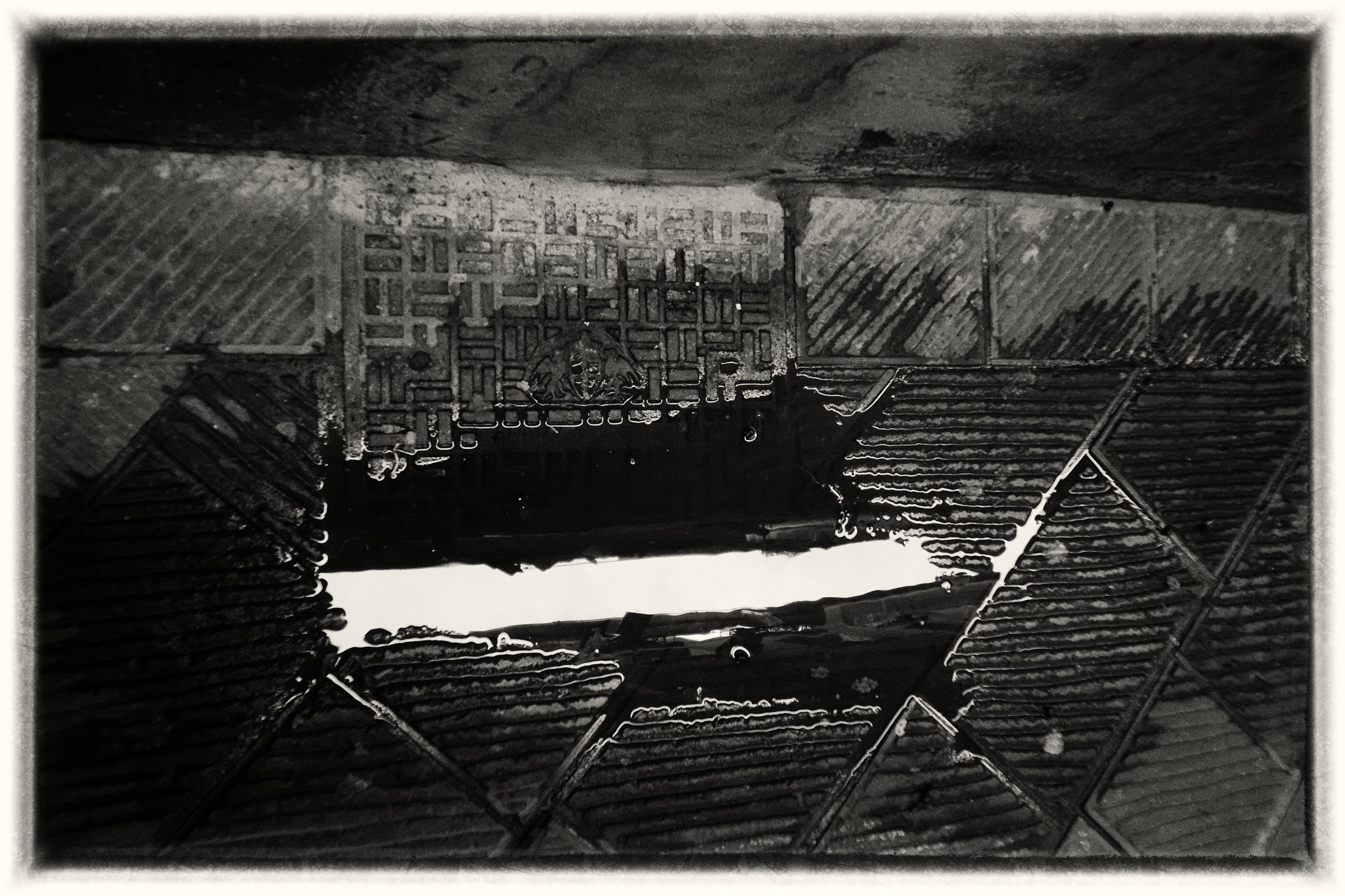 The sky above the alleyways