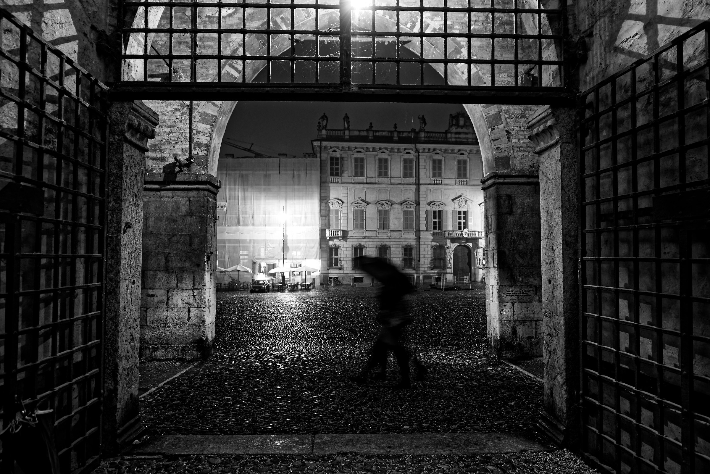 Passanti nella pioggia