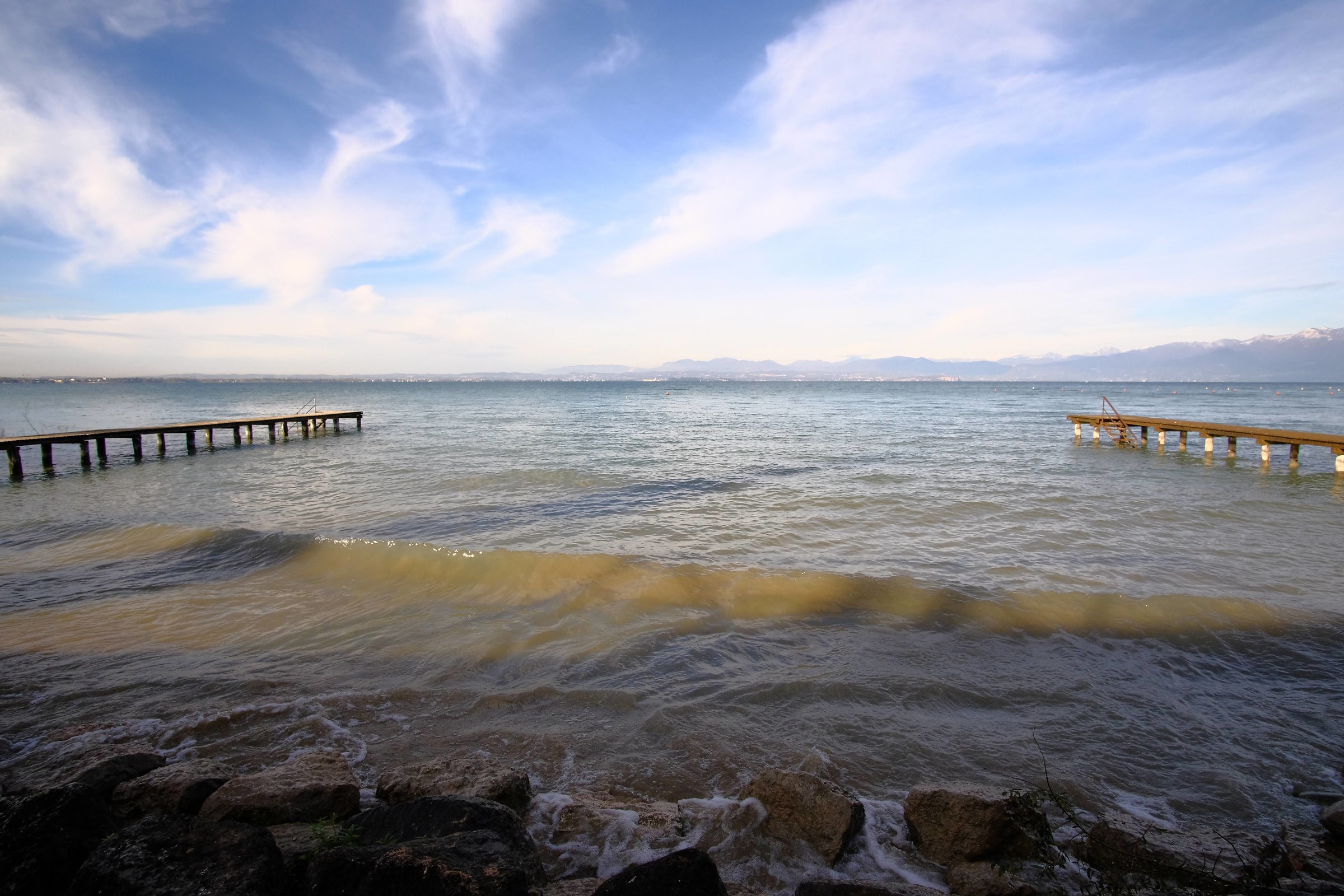 Pontile sul lago di Garda IV