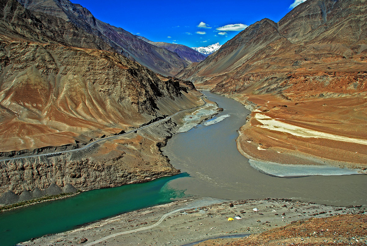 Lo Zanskar si getta nell'Indo