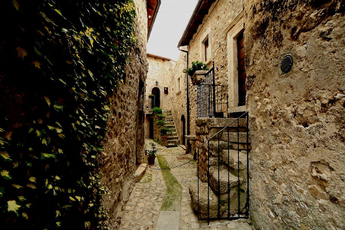 Aspri e quieti paesaggi  abruzzesi.