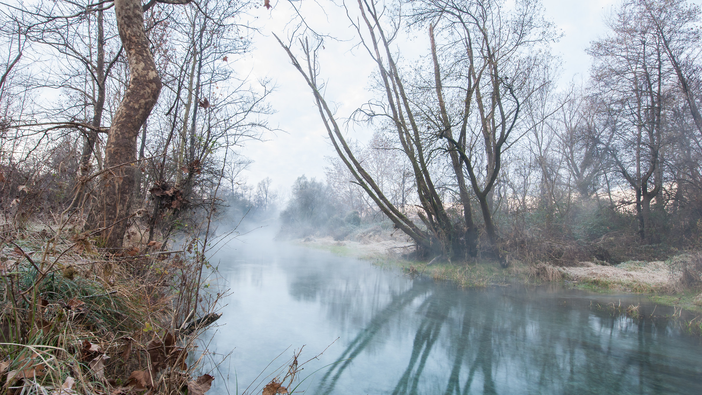 Bordering on white fountains