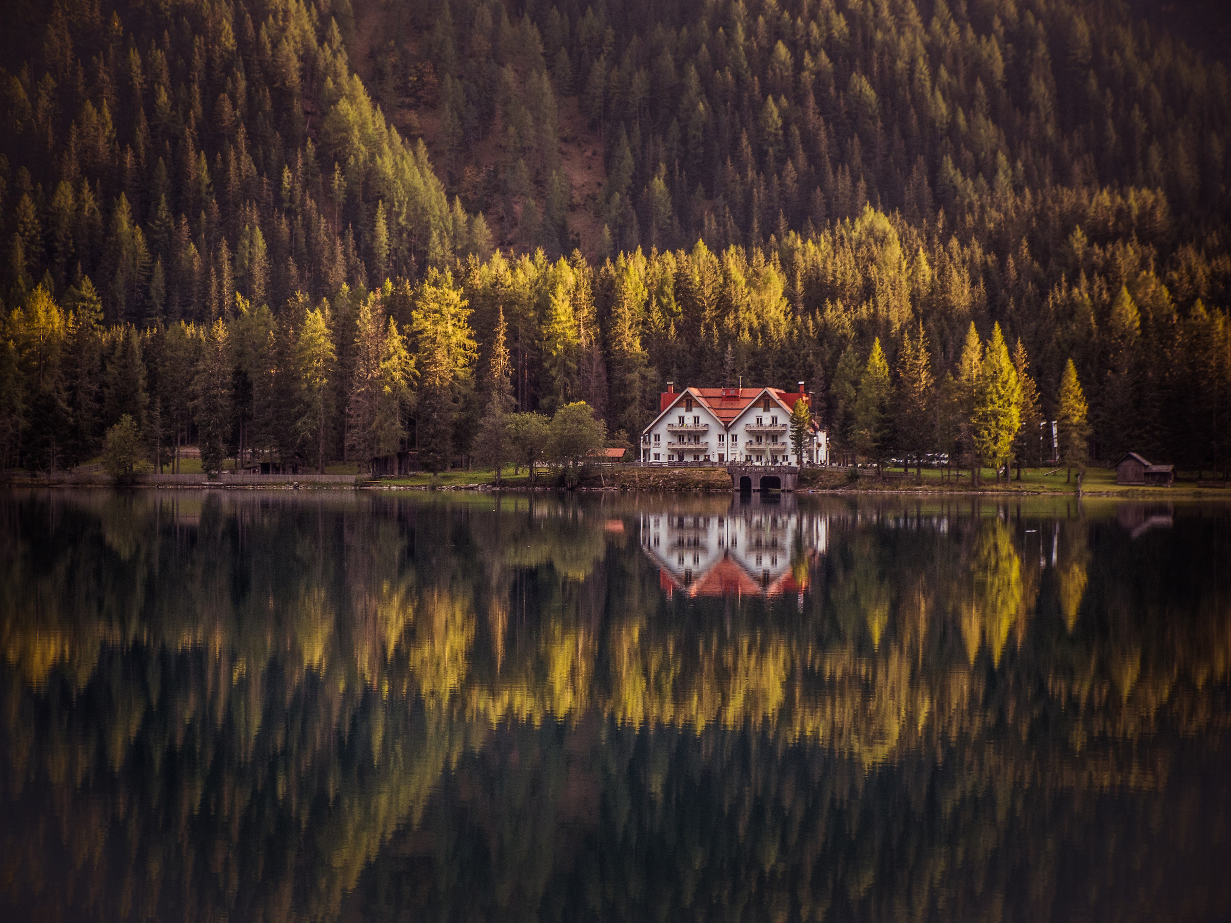 Symmetries on Lake Anterselva
