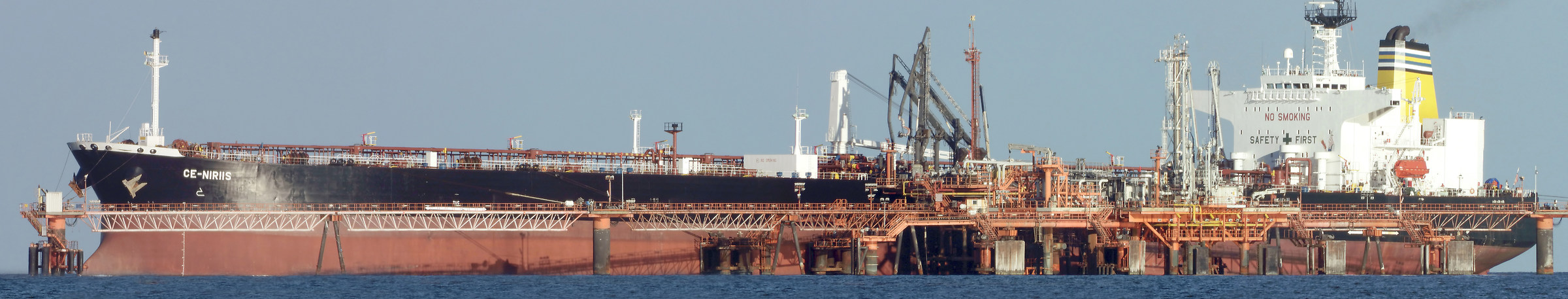 Petroliera a 4 Miglia dalla costa...