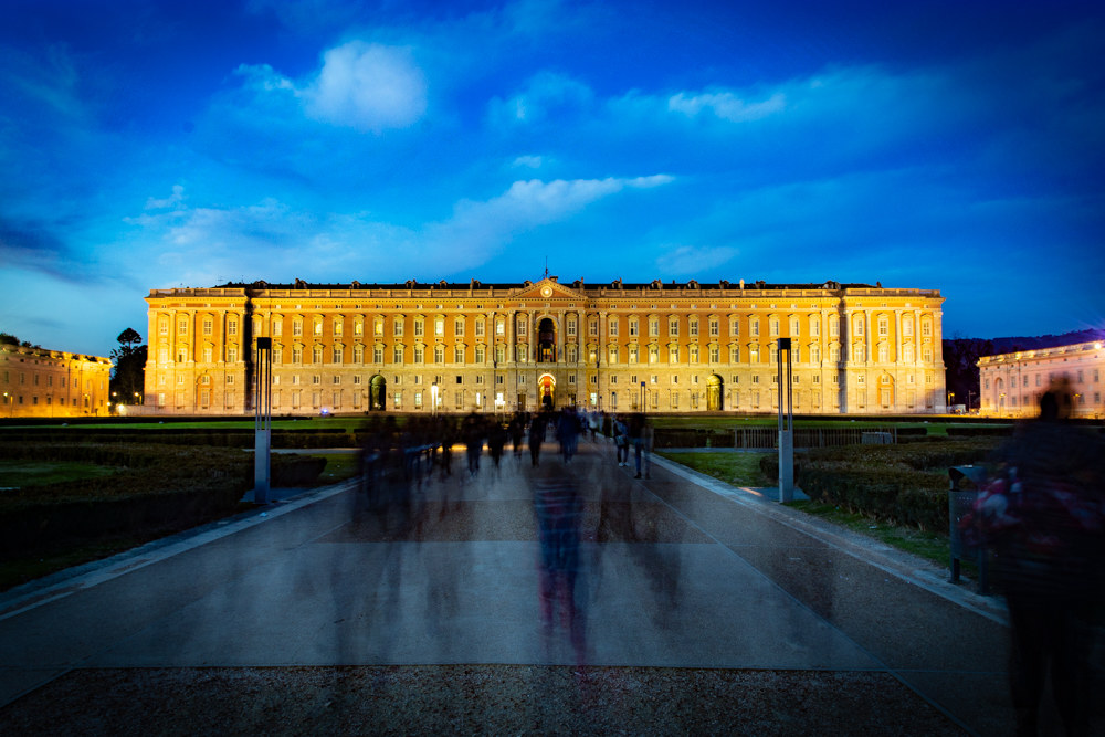 L'Arte, immobile, si lascia attraversare...