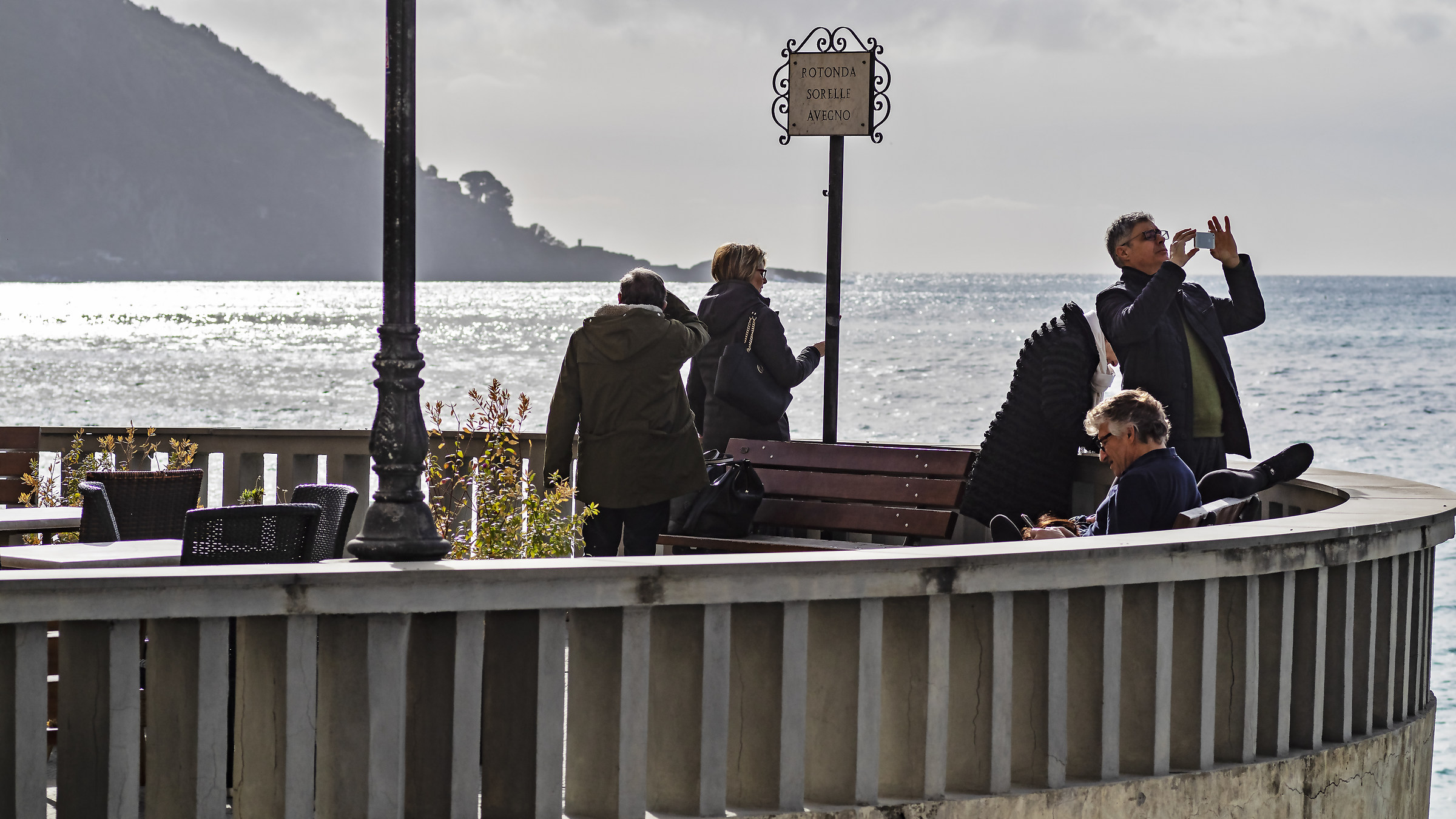 A roundabout on the sea
