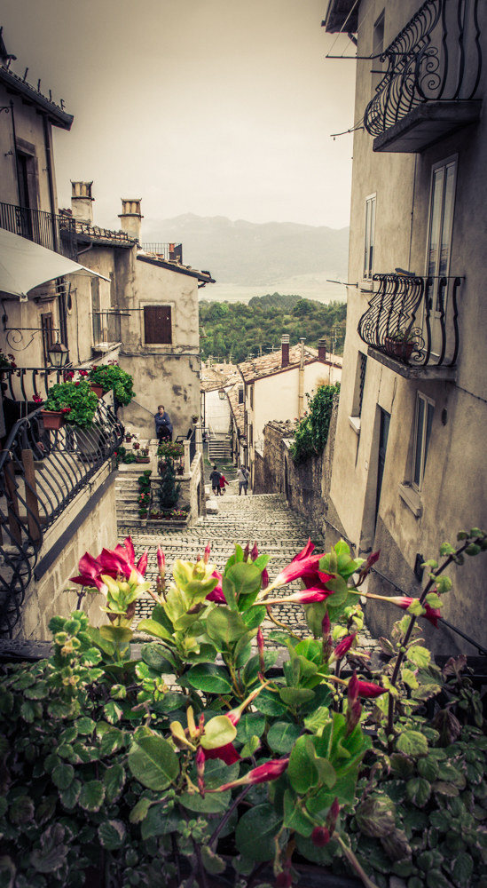 Pescocostanzo - Vicoletto con fiori