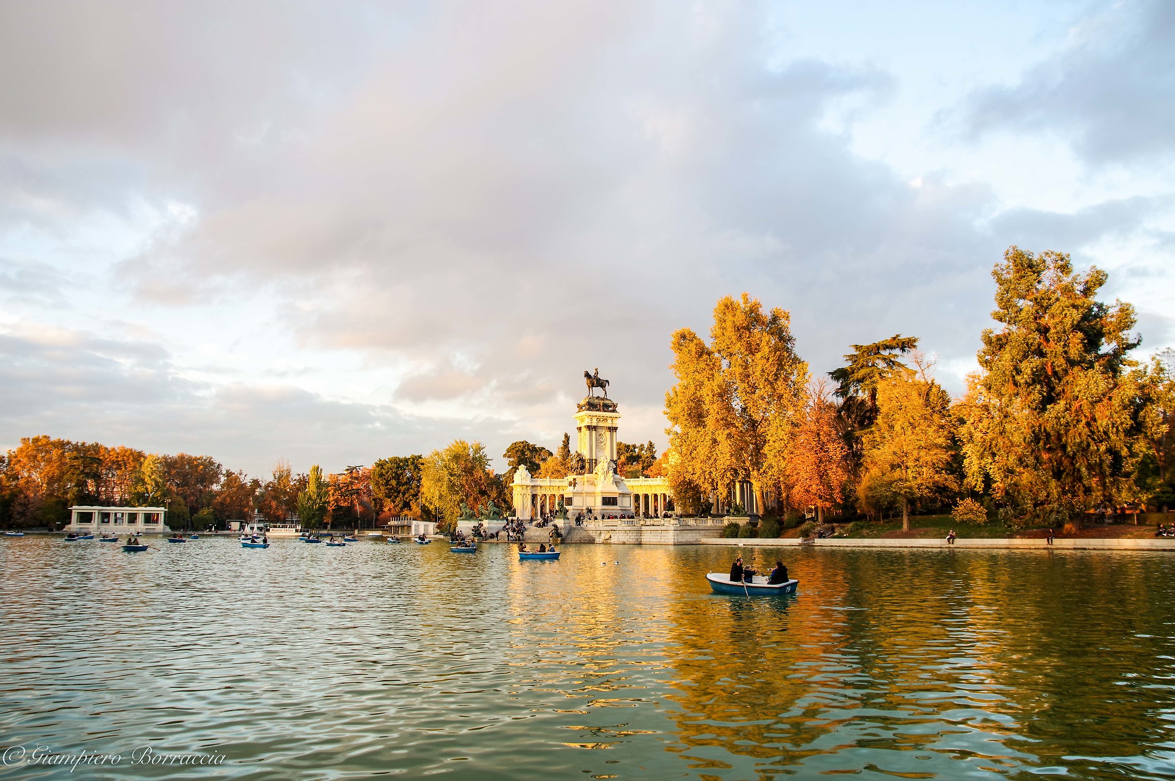 Estanque grande de El Retiro (Madrid)