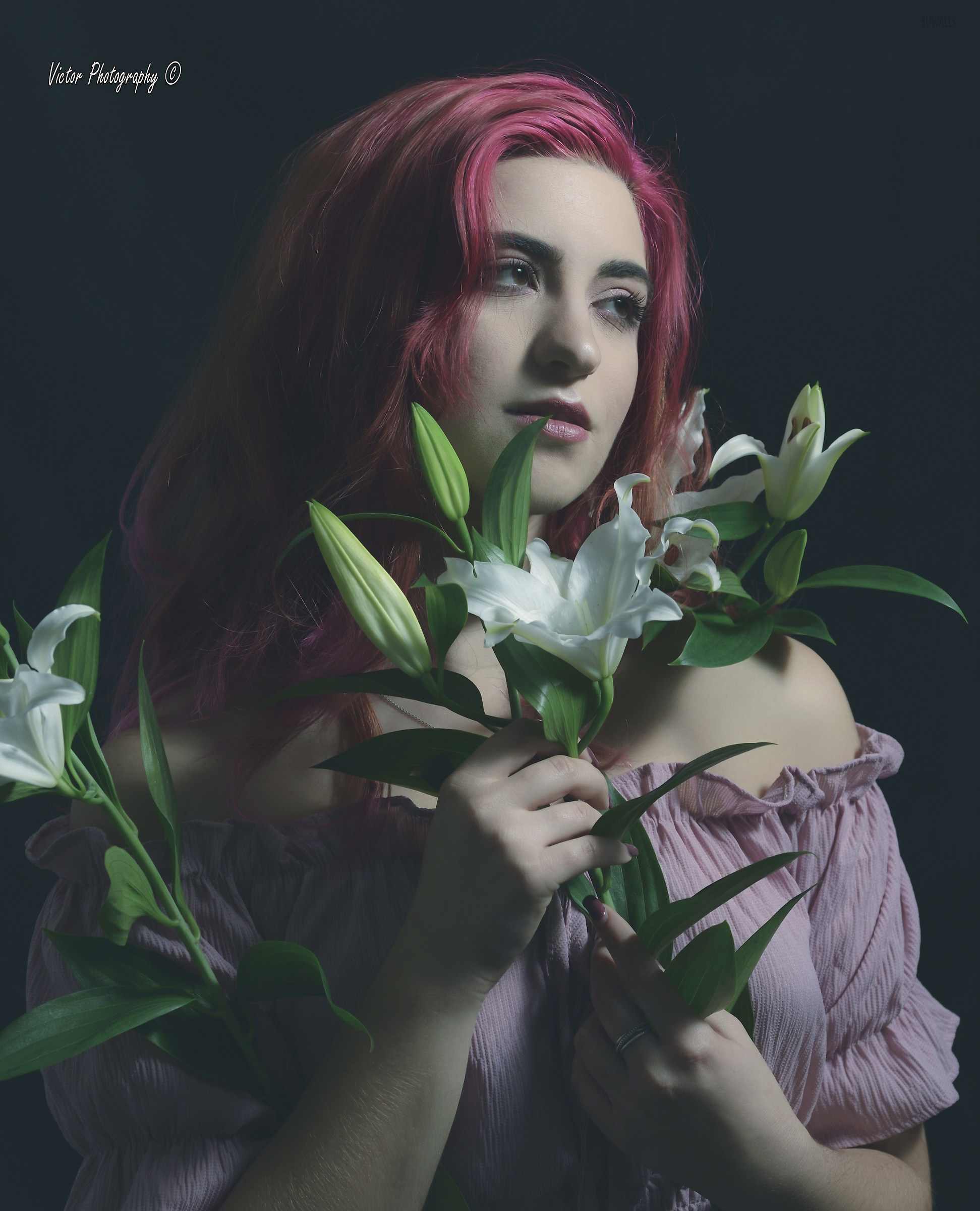 Girl vs gigli bianchi