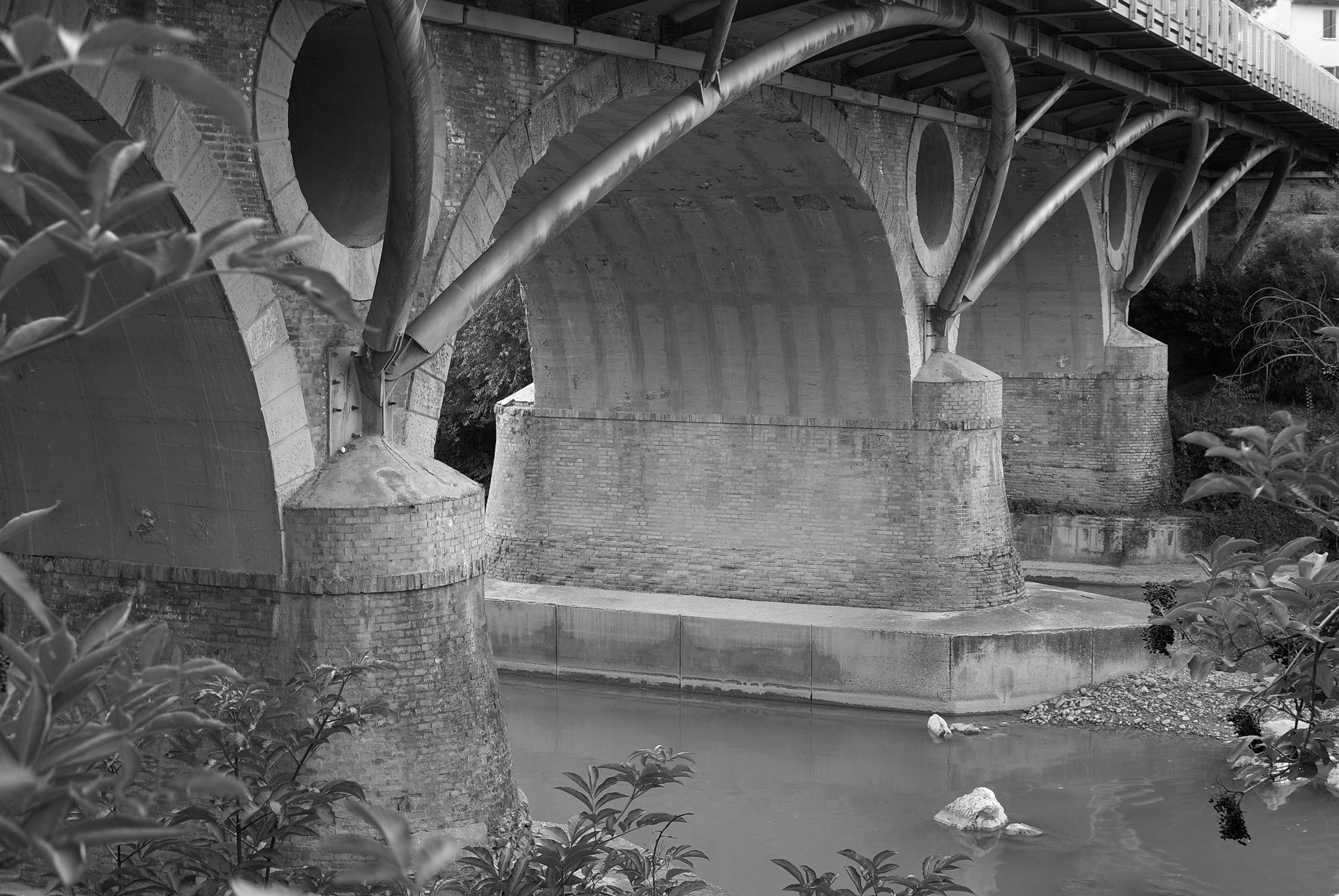 The bridge over the river