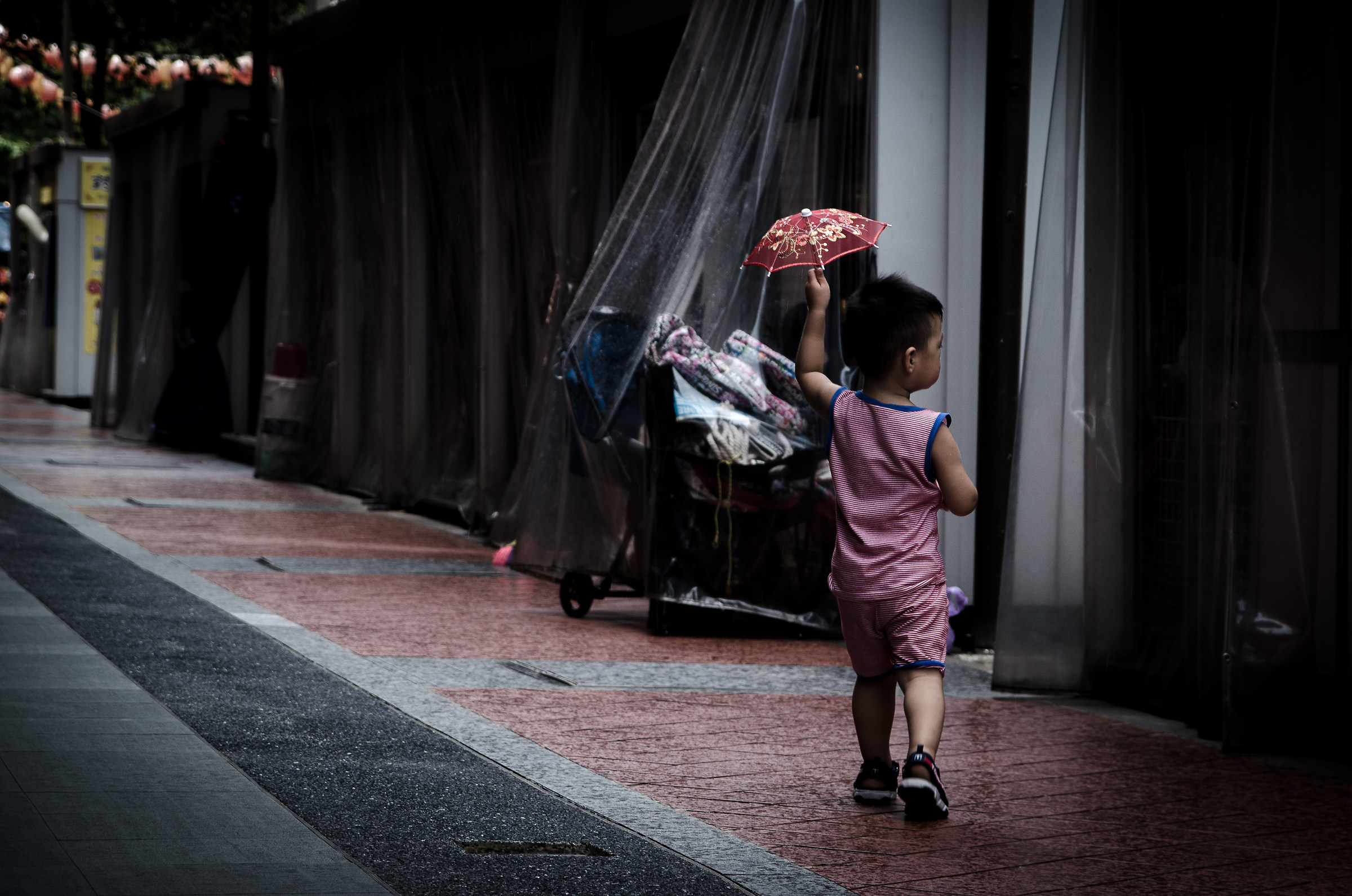 Child with Ombrello_China Town_Singapore 2
