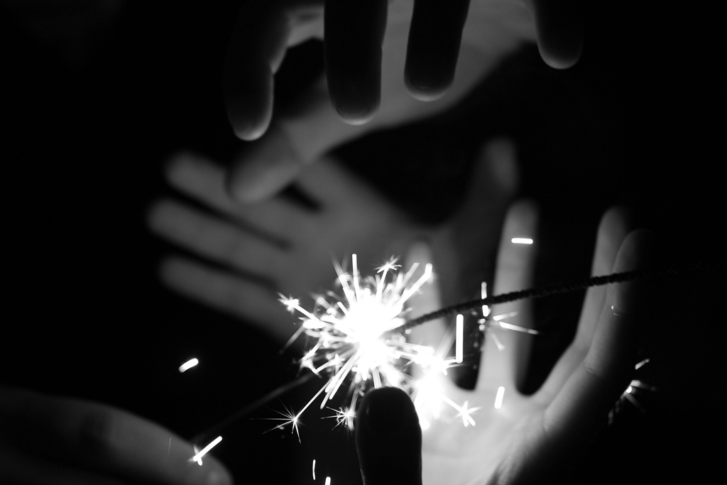 Mani piccole contengono grande amore, grande luce