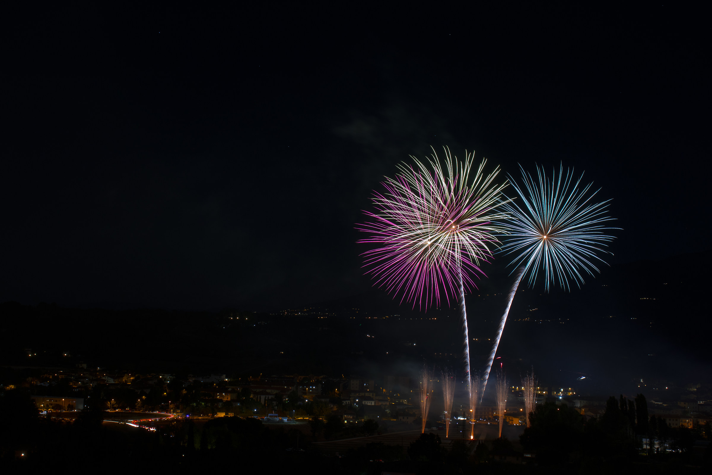 Fuochi pirotecnici alla fiera del paese