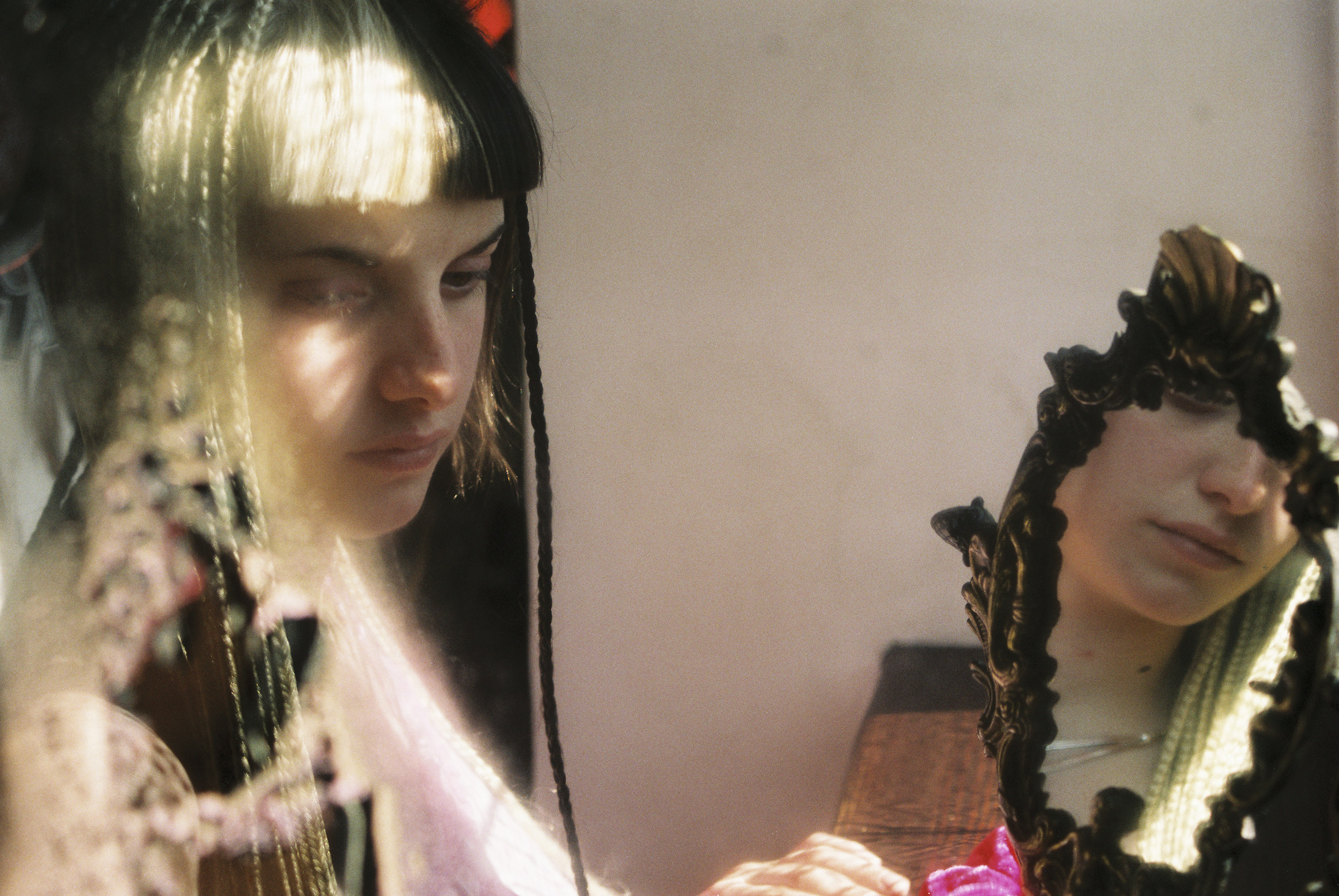 Serie"Riflessi corrosi"Adolescenza 13